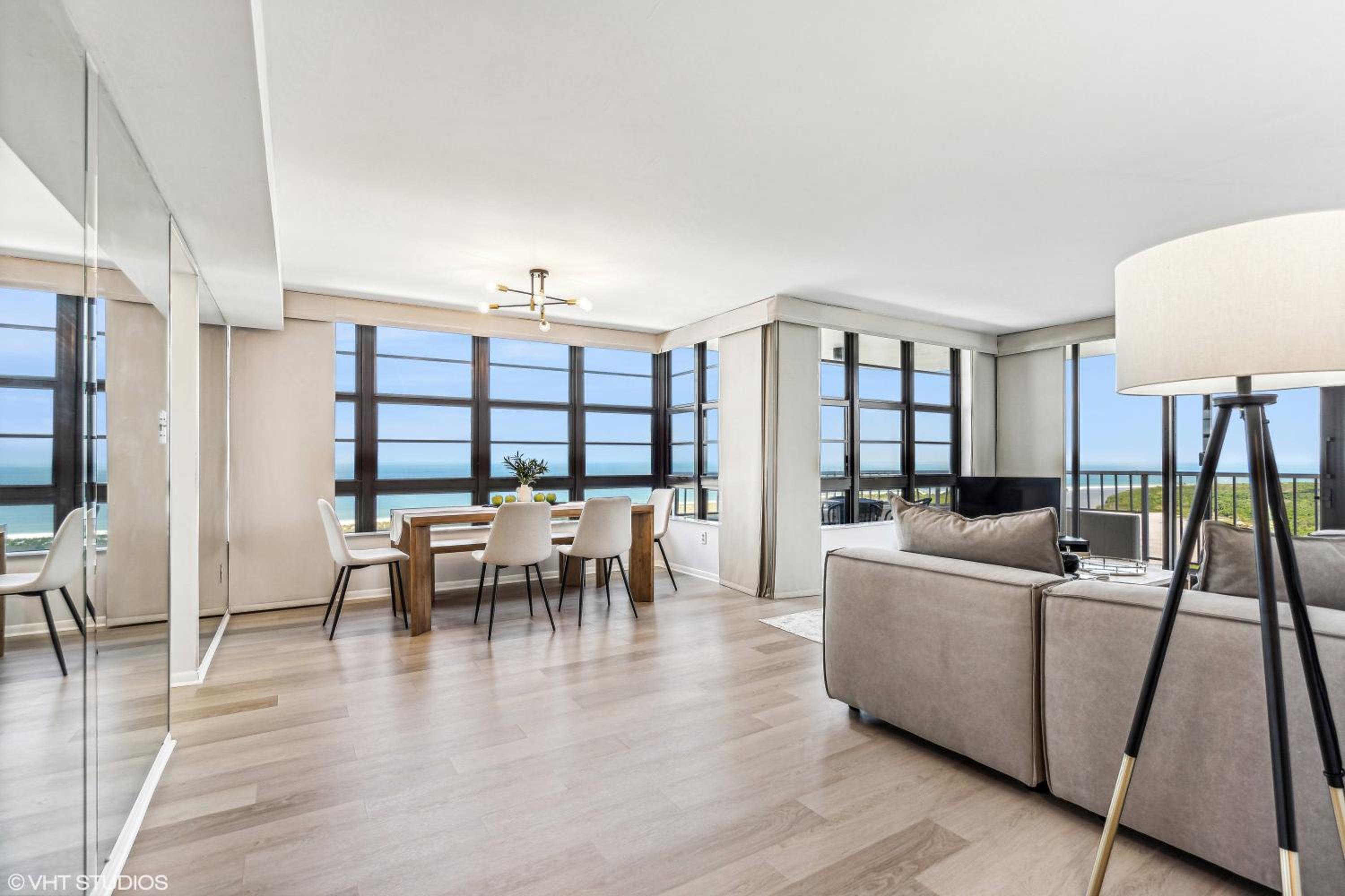 Apartment with View and Balcony photo 1