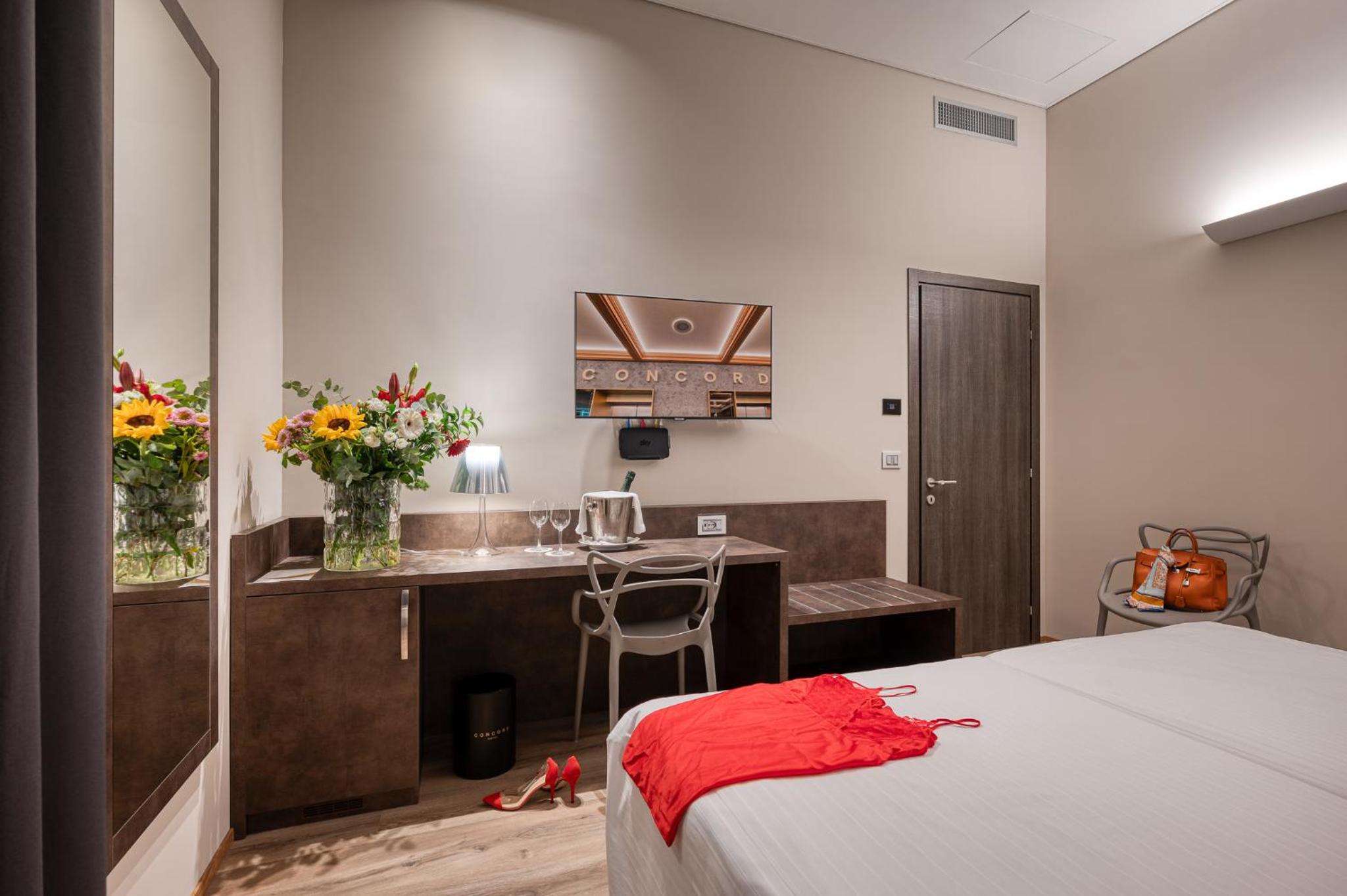 Deluxe Queen Room - Photo 1