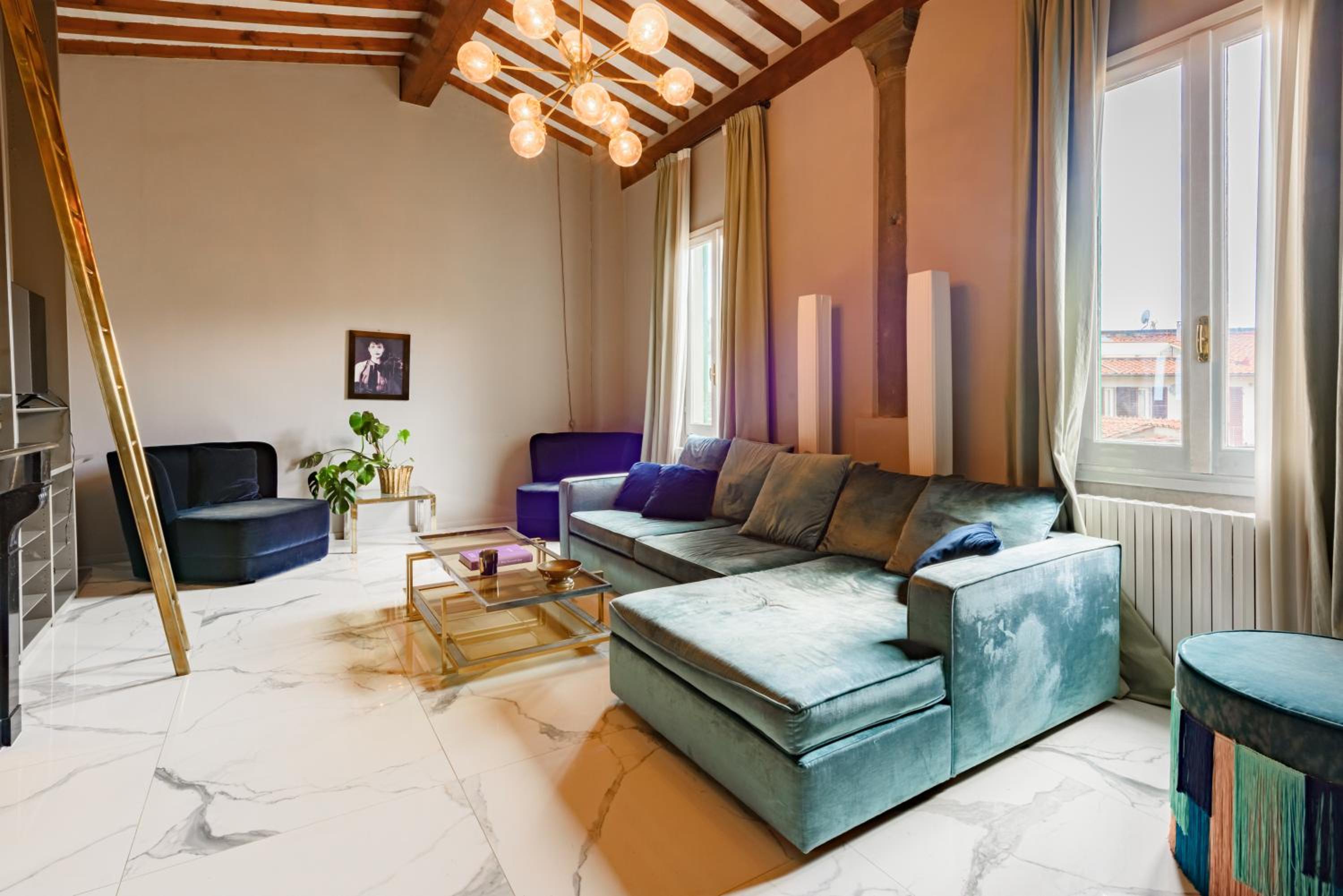 Four-Bedroom Deluxe Apartment