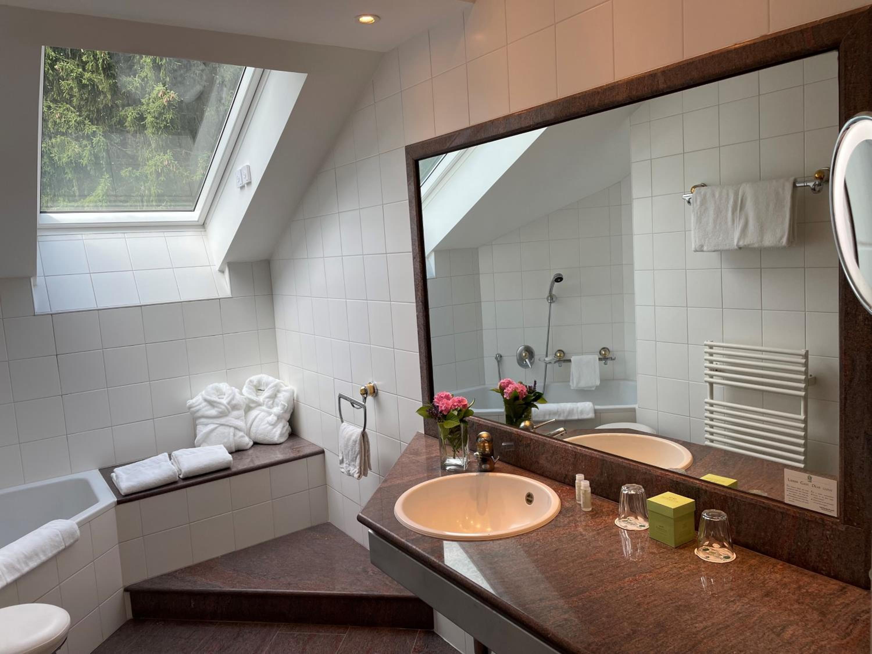 Suite with Mountain View - Photo 2