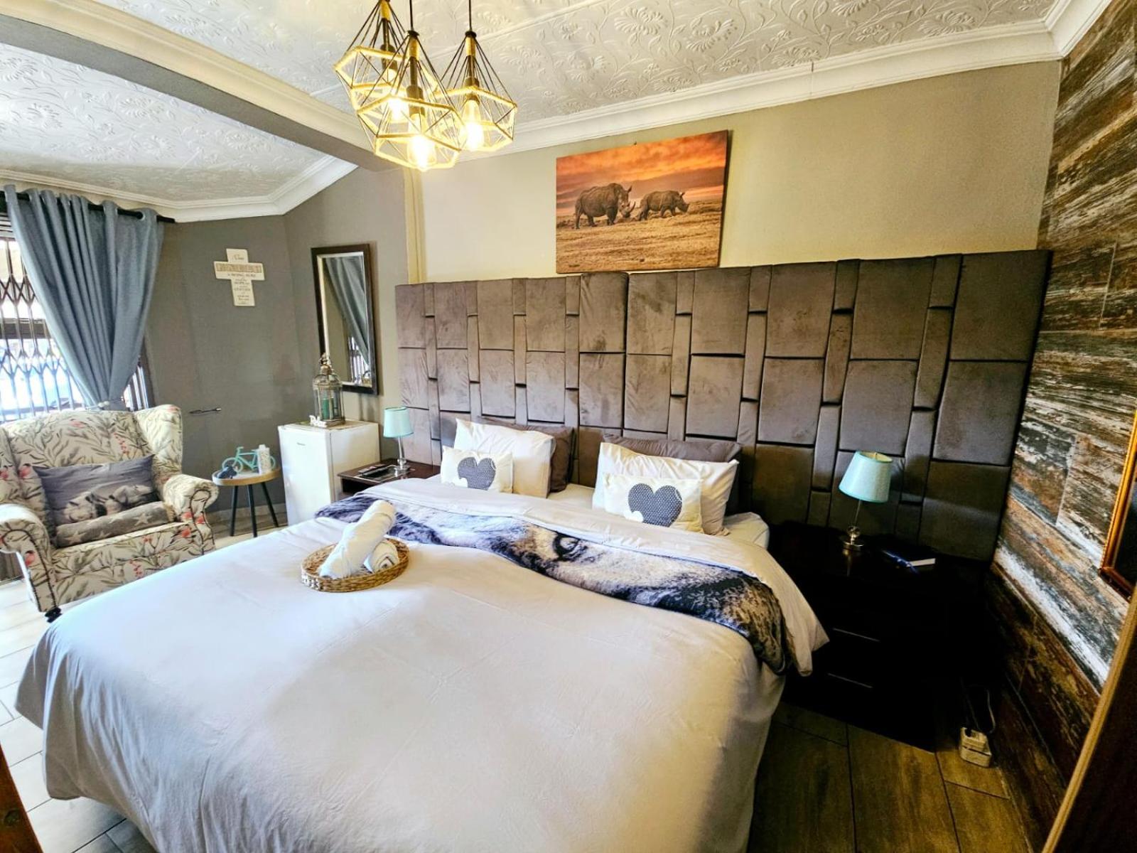 Economy Queen Room - Photo 10