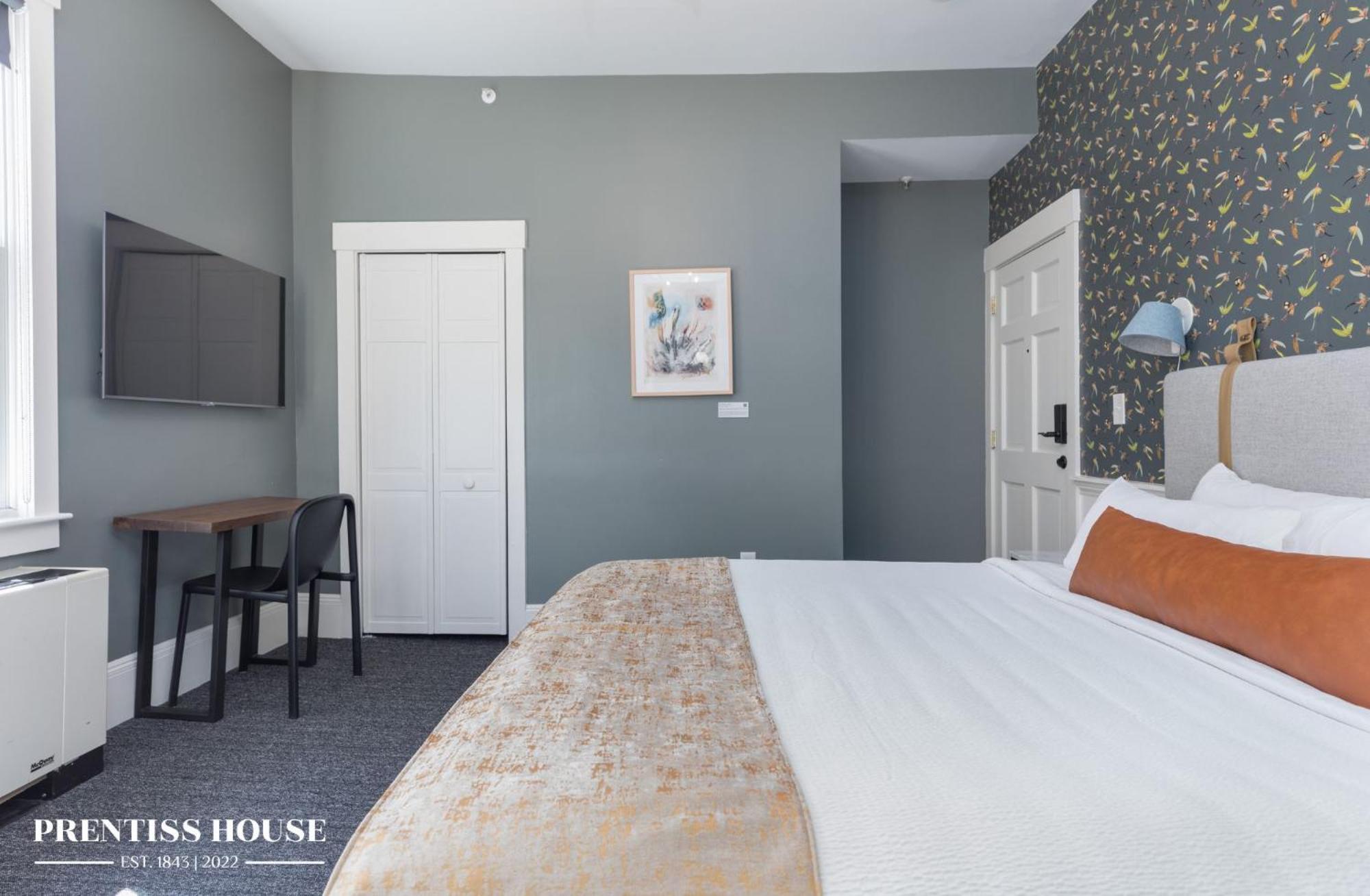 Deluxe Suite photo 2