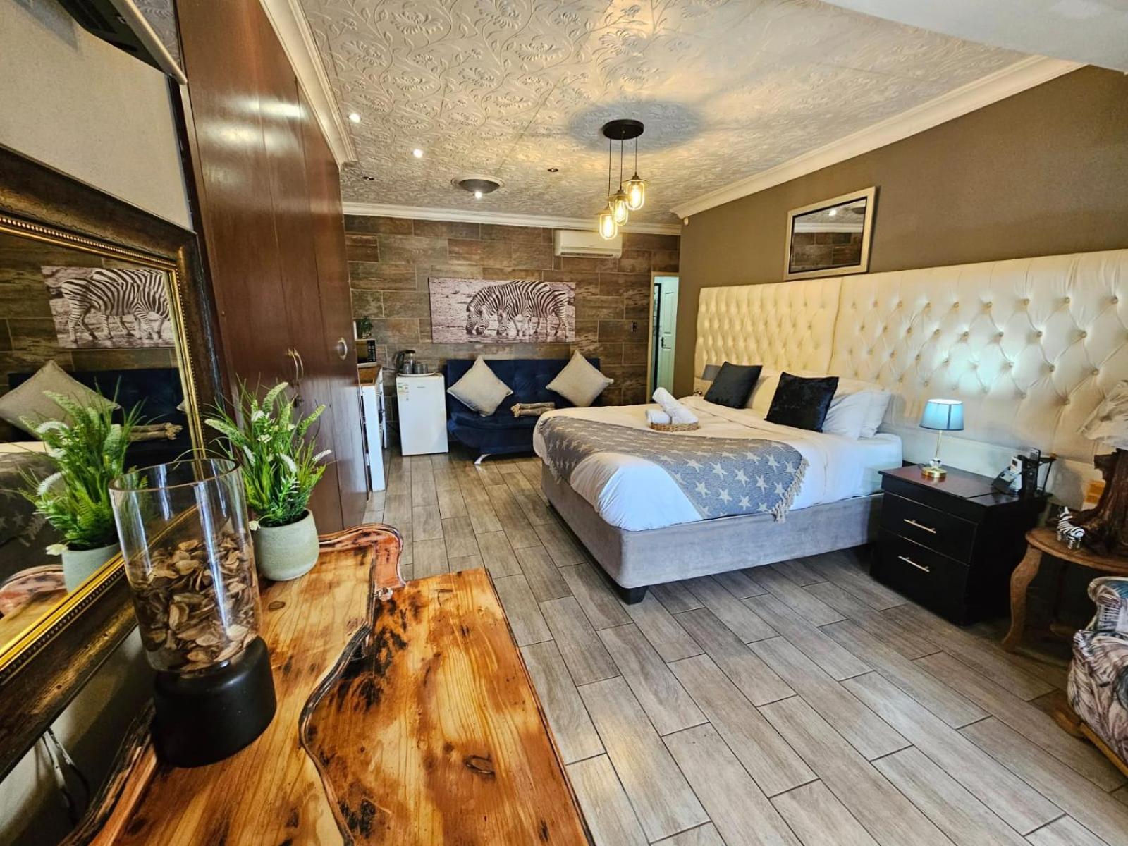 Family Room with Private Bathroom - Photo 7