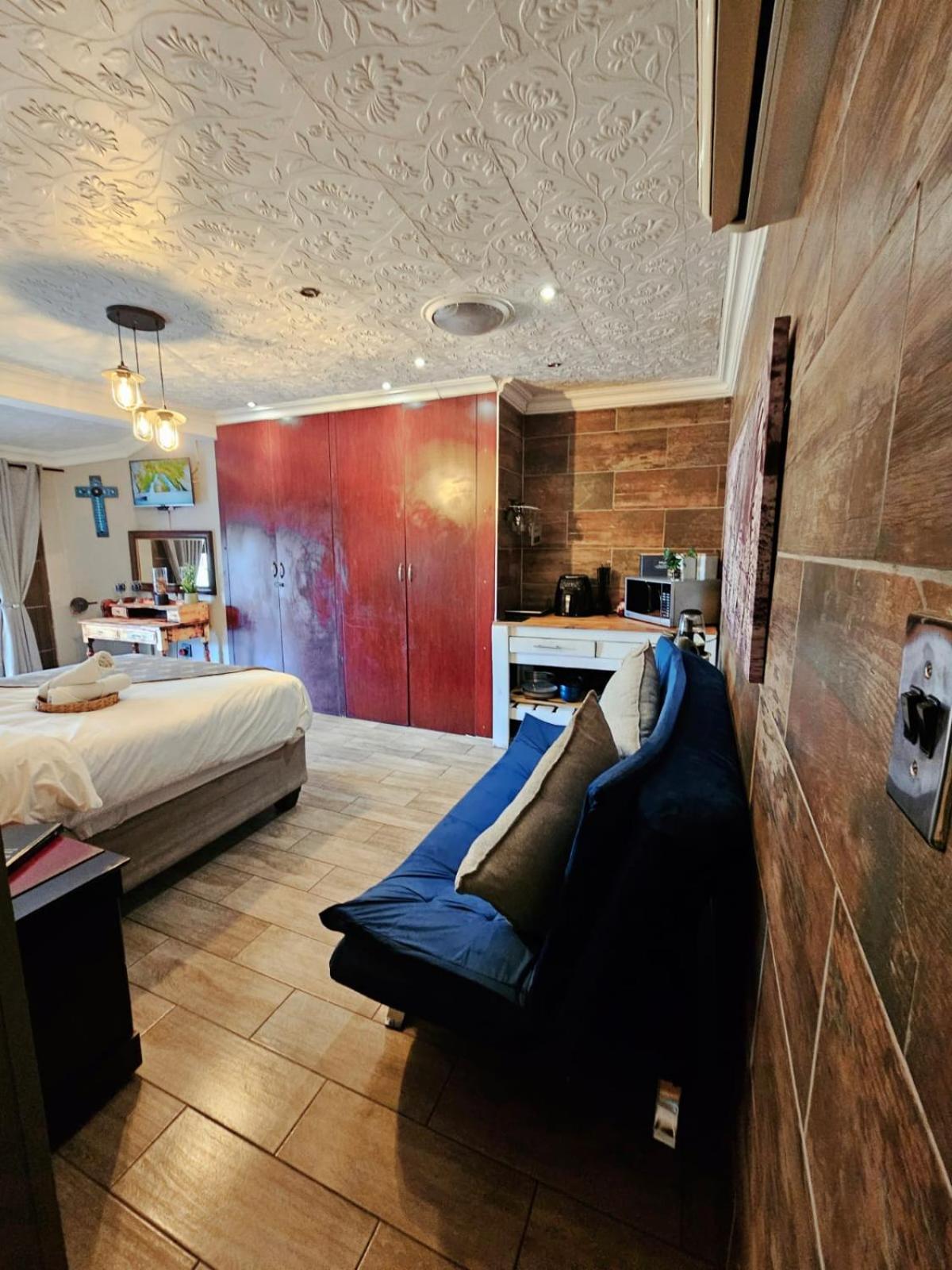 Family Room with Private Bathroom - Photo 40