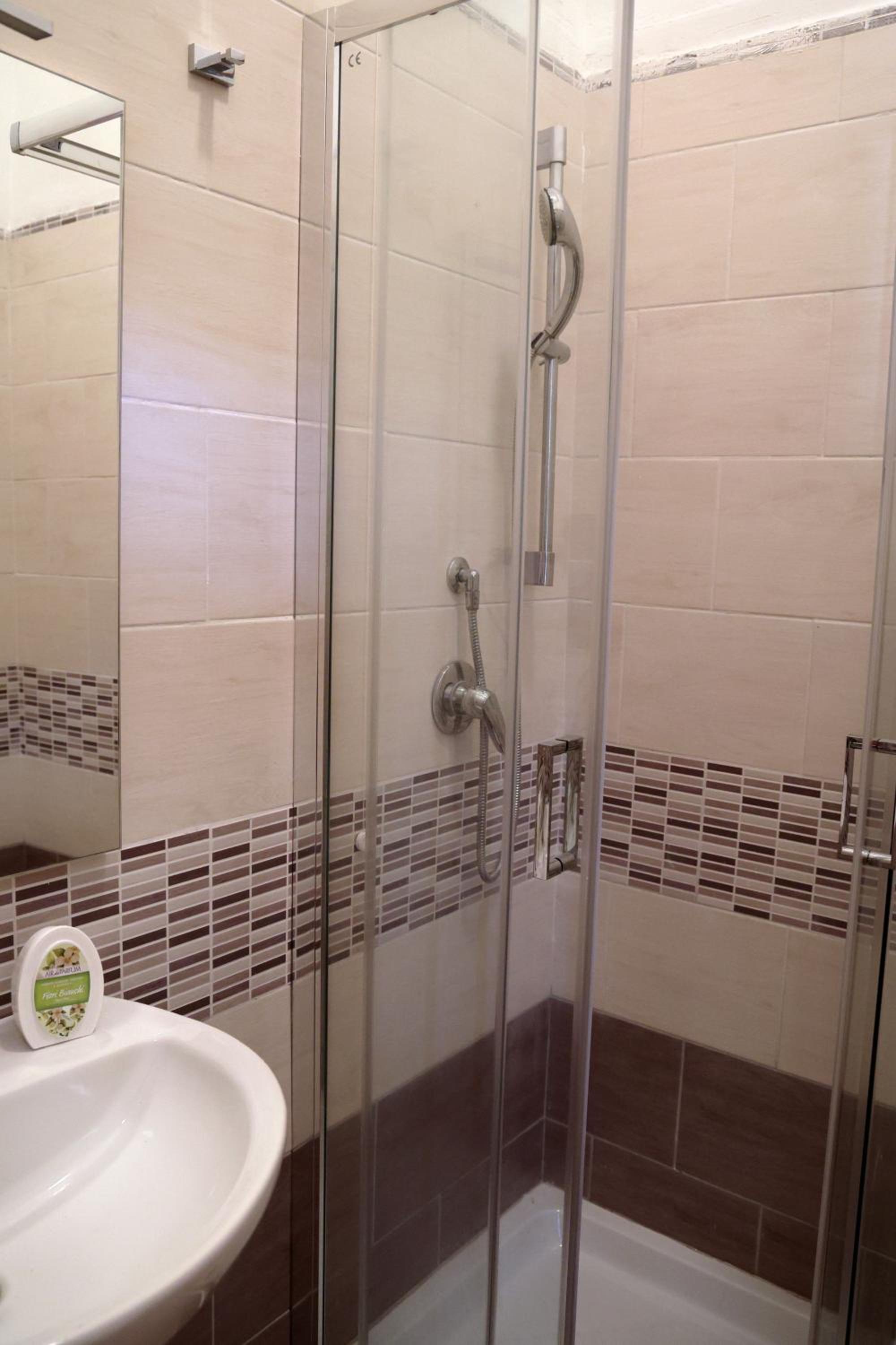 Standard Double or Twin Room photo 3
