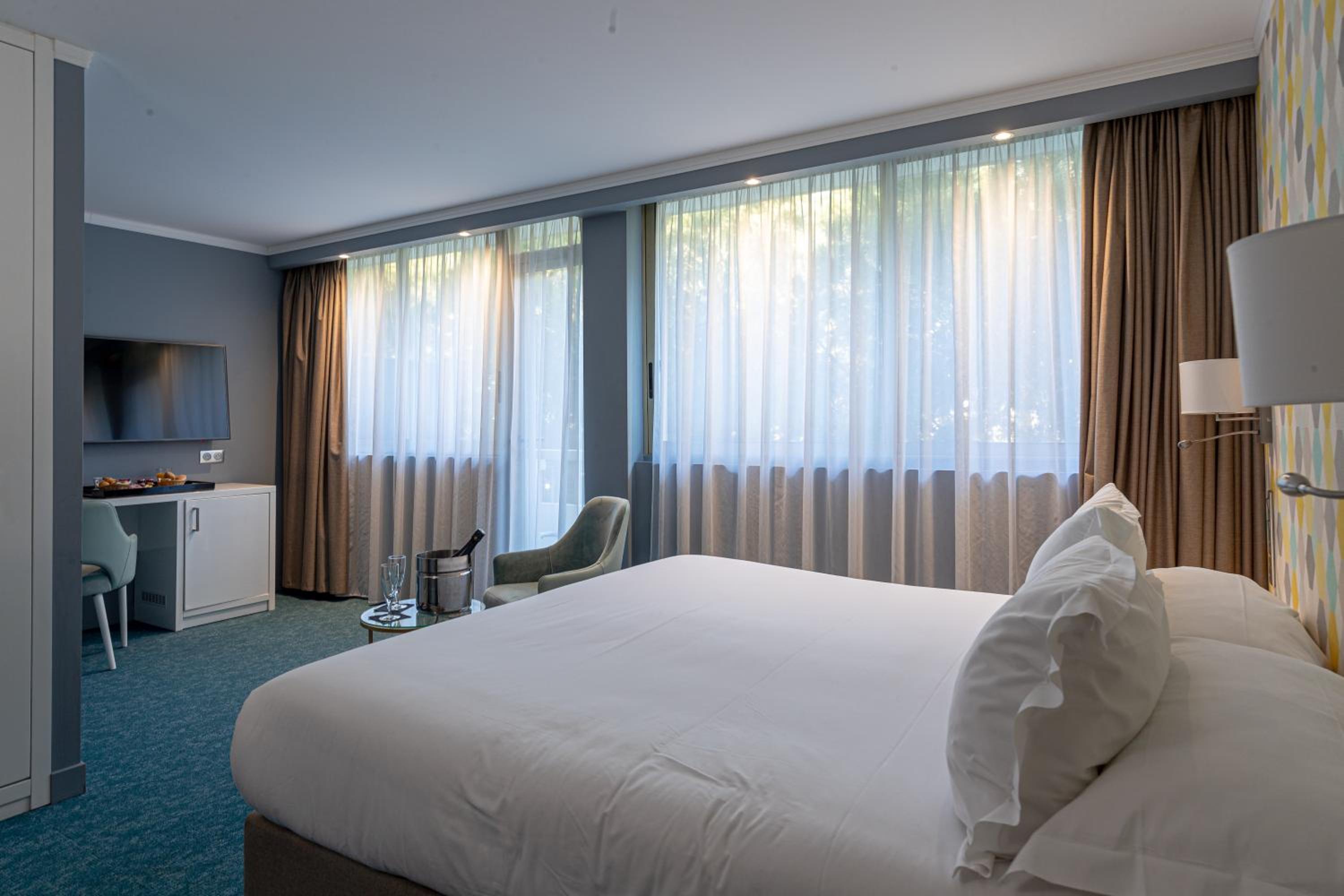 Double Room with Balcony - Photo 2