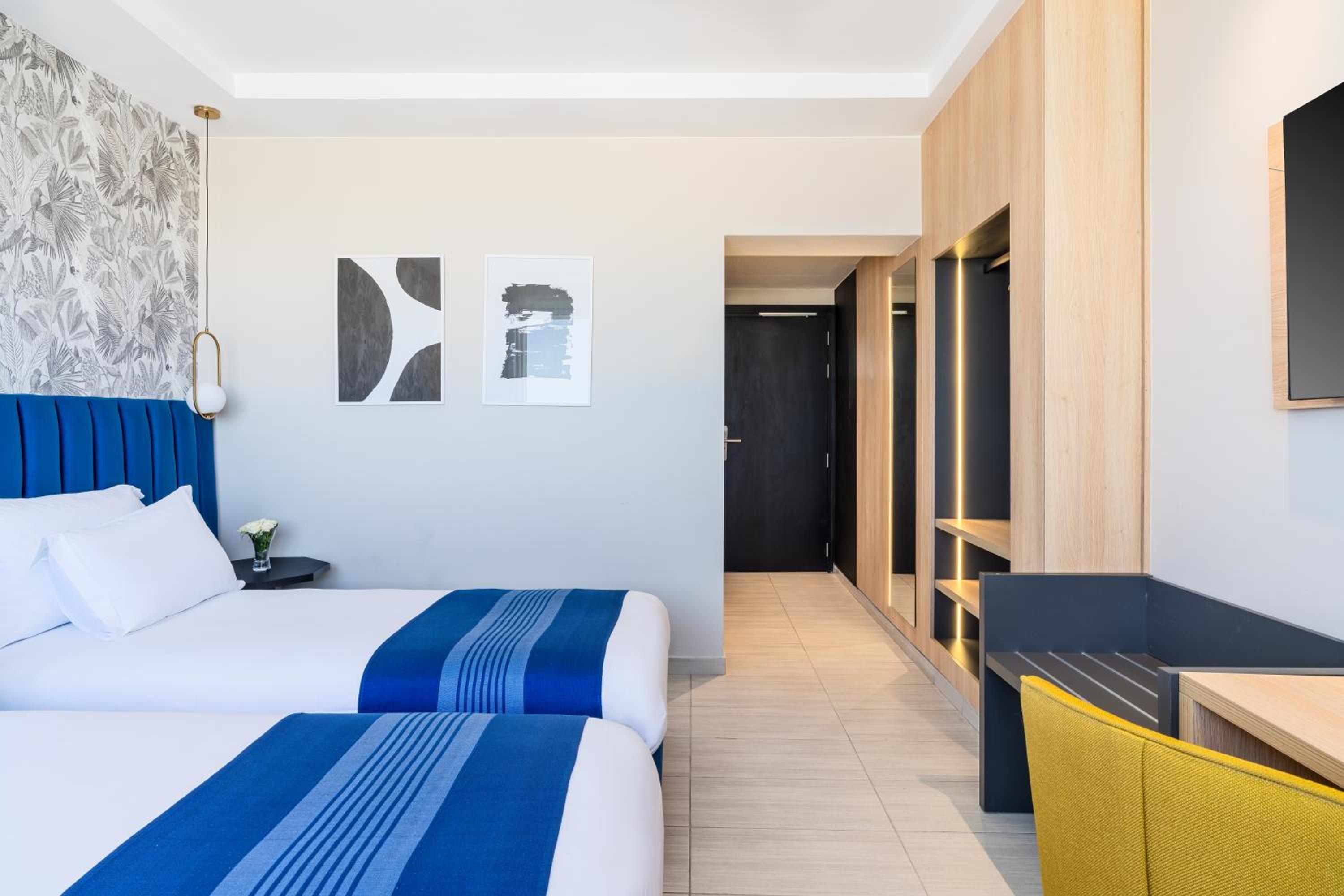 Superior Room, Twin Beds - Photo 6