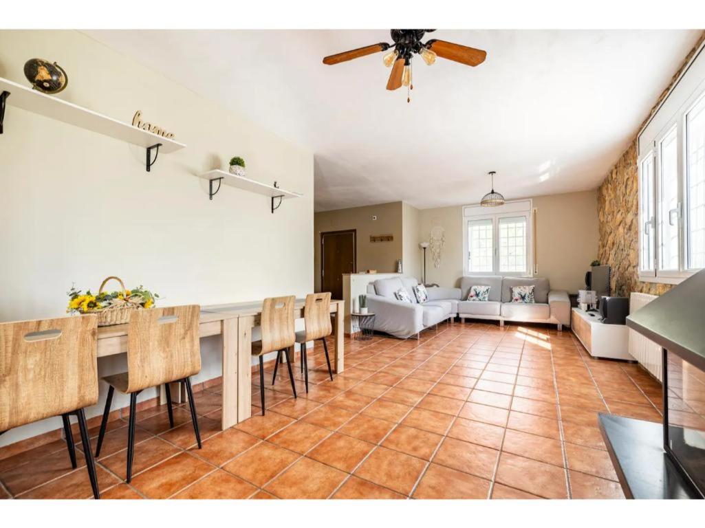Three-Bedroom Apartment with Mountain View