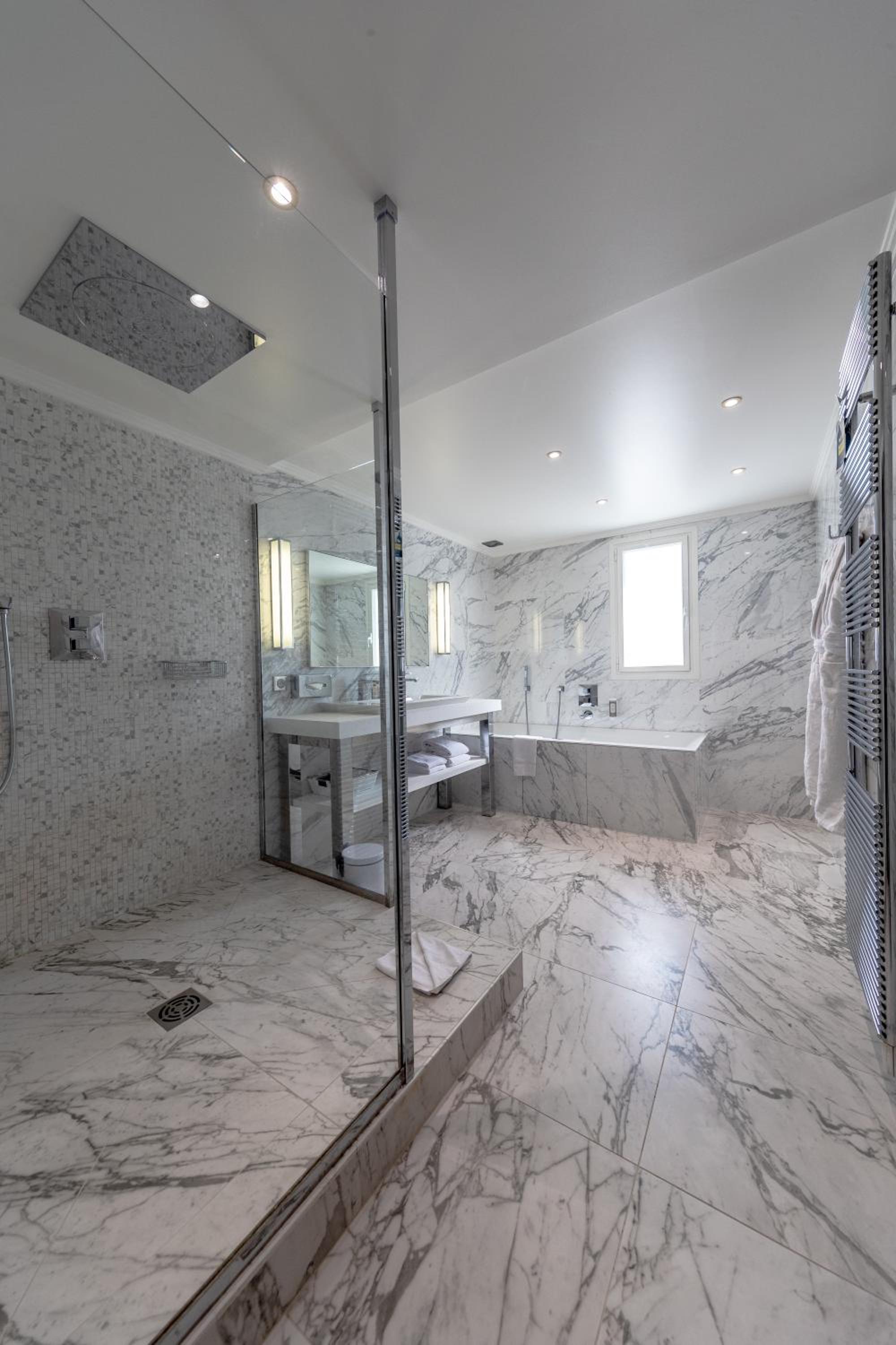Deluxe Suite - Photo 5