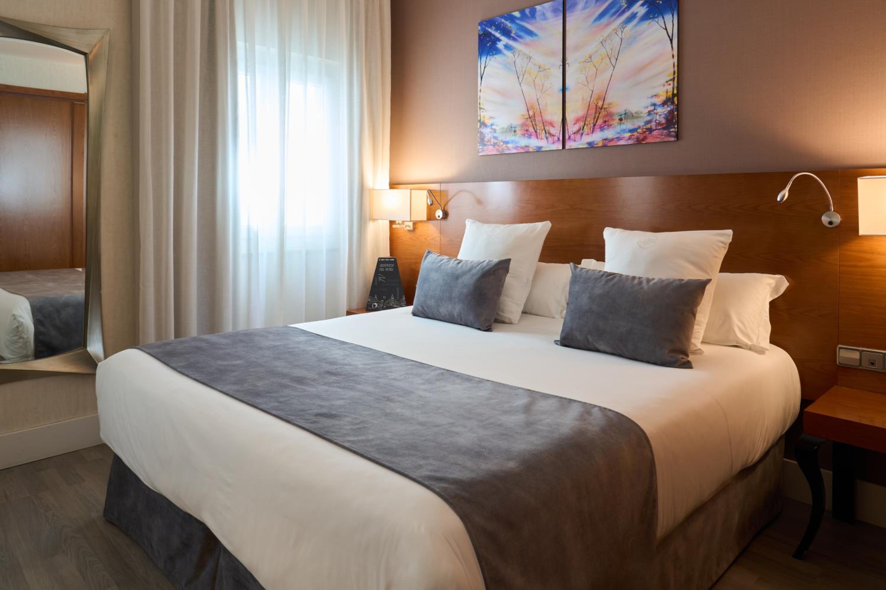 Double or Twin Room - Photo 6