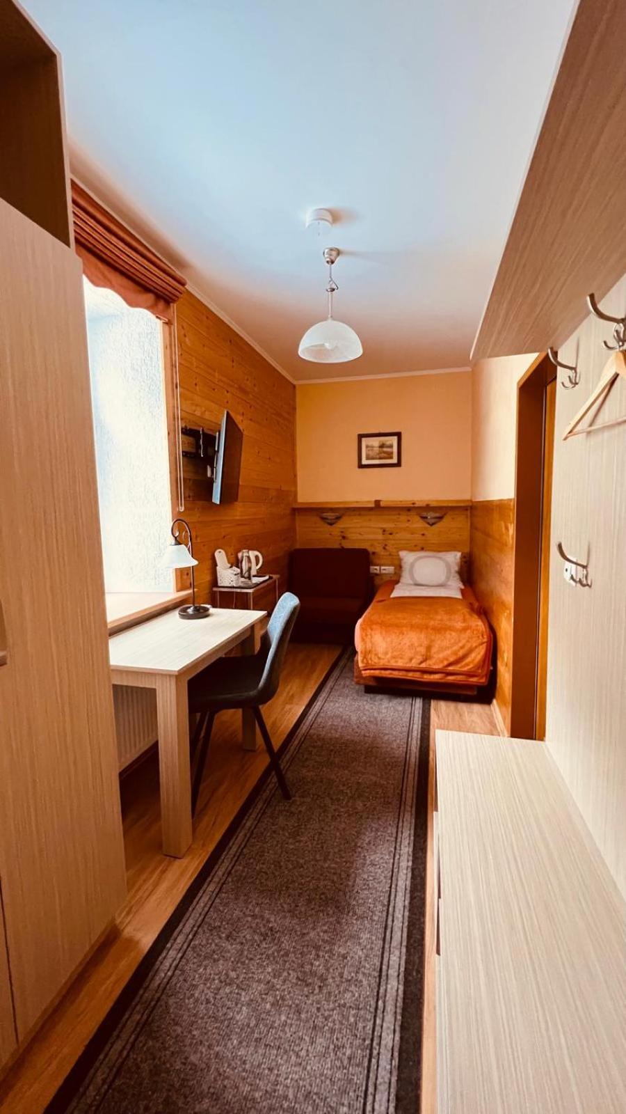 Small Single Room photo 2