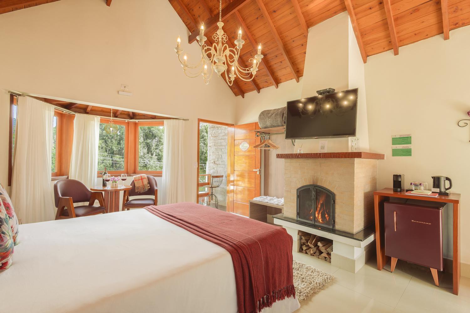 Queen Suite with Spa Bath