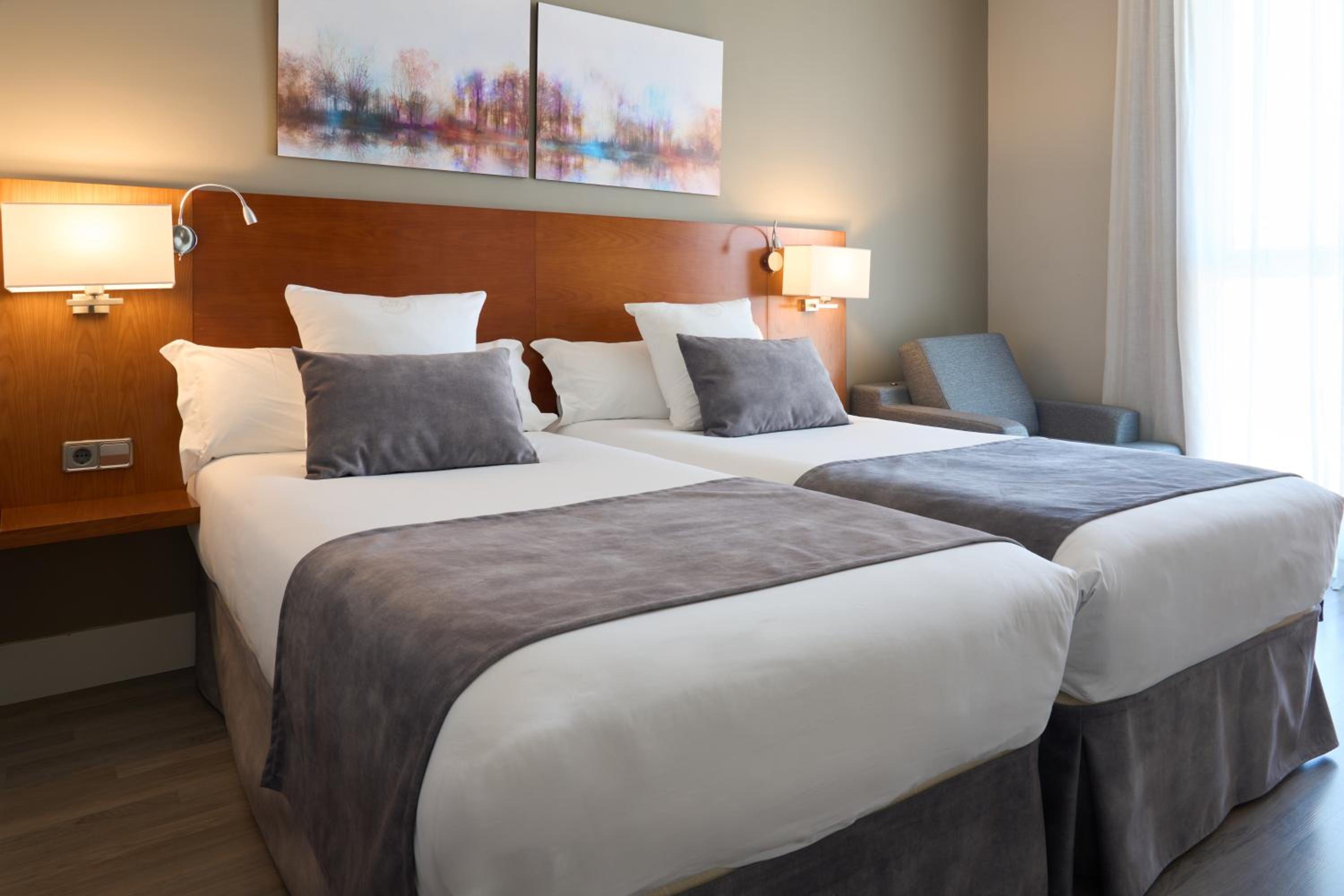 Double or Twin Room with Extra Bed - Photo 1