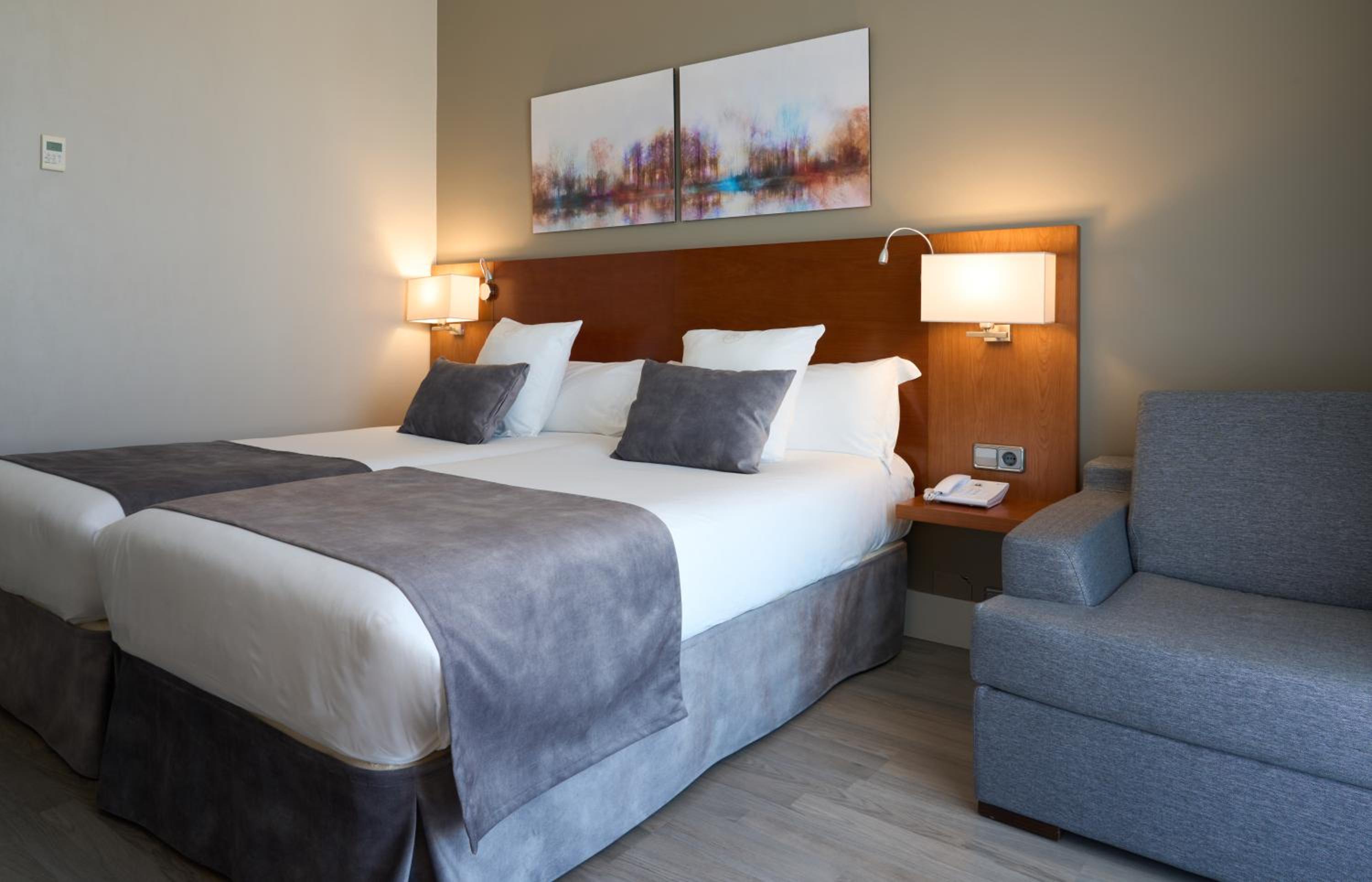 Double or Twin Room with Extra Bed - Photo 2