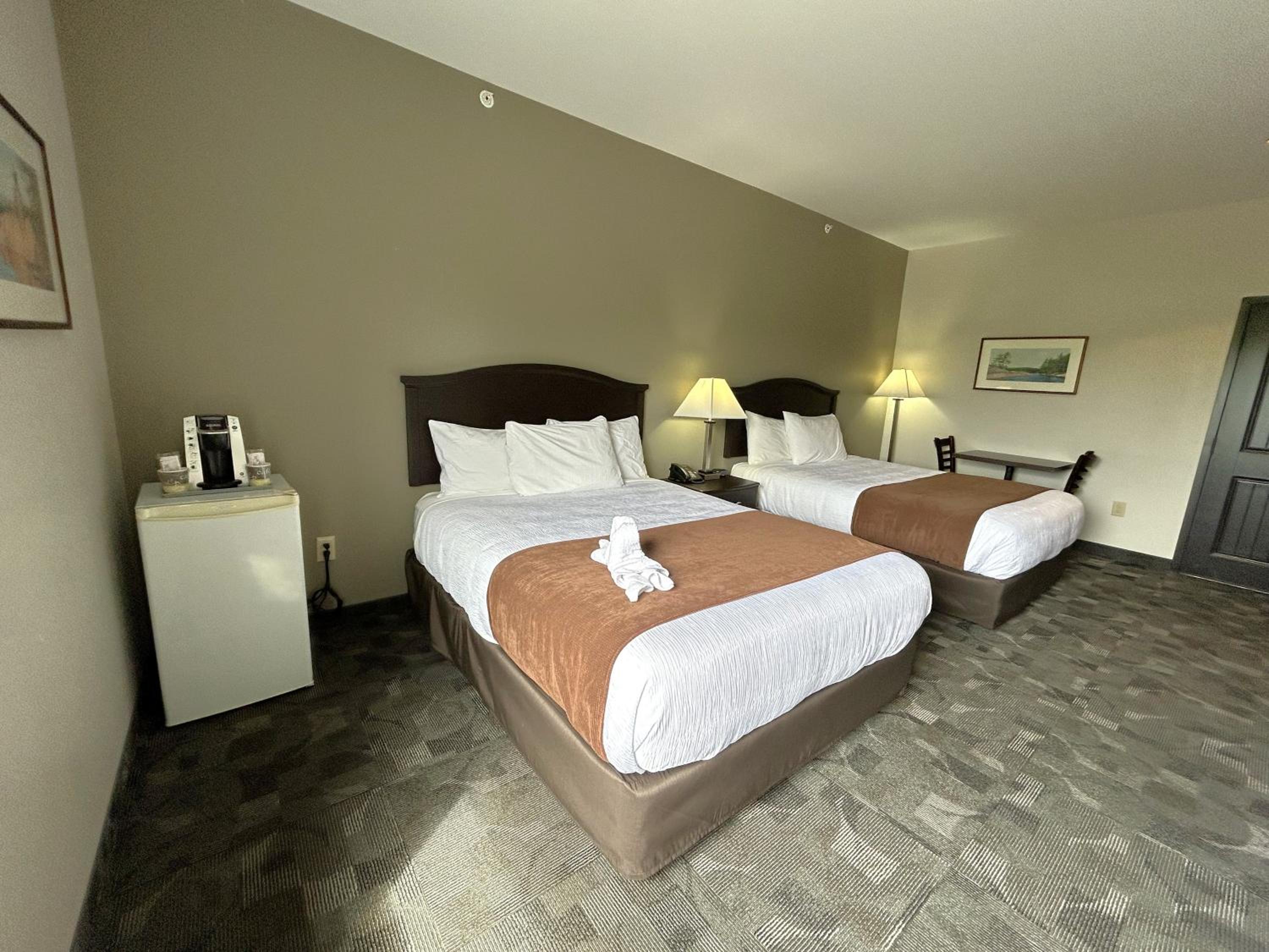 Standard Queen Room with Two Queen Beds photo 1