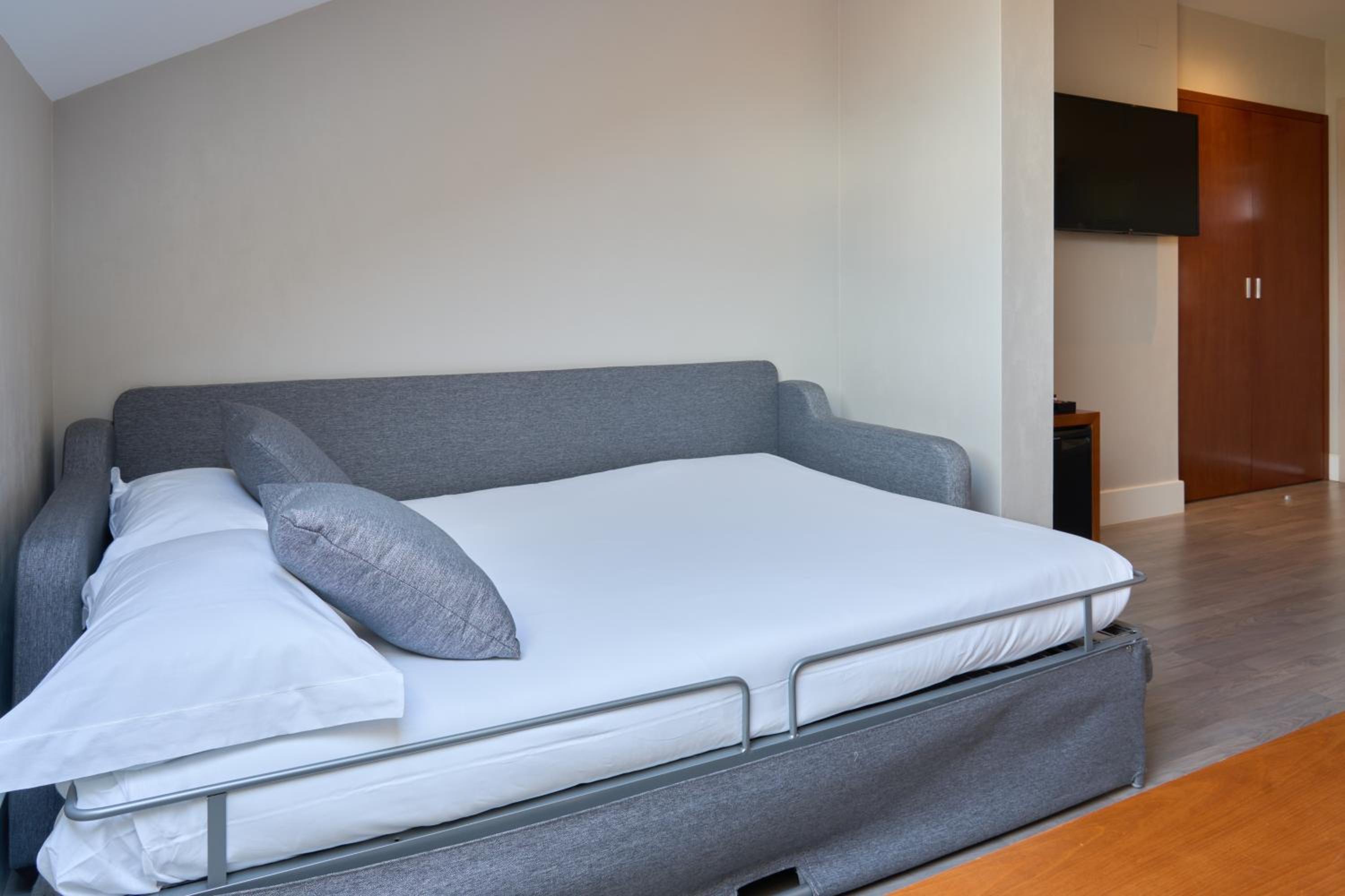 Double or Twin Room with Extra Bed - Photo 5