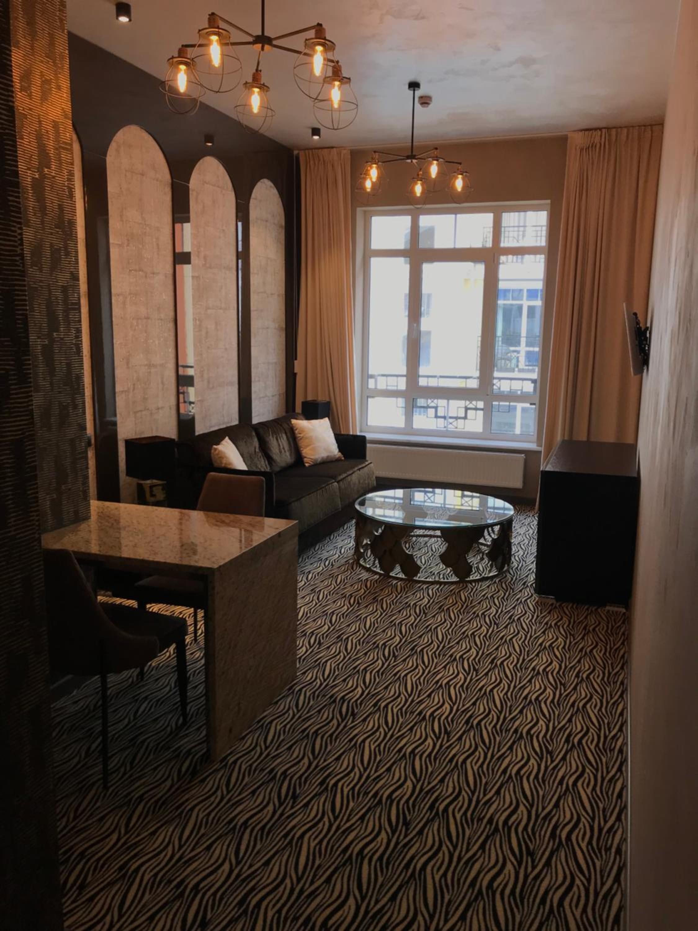 Deluxe One-Bedroom Apartment