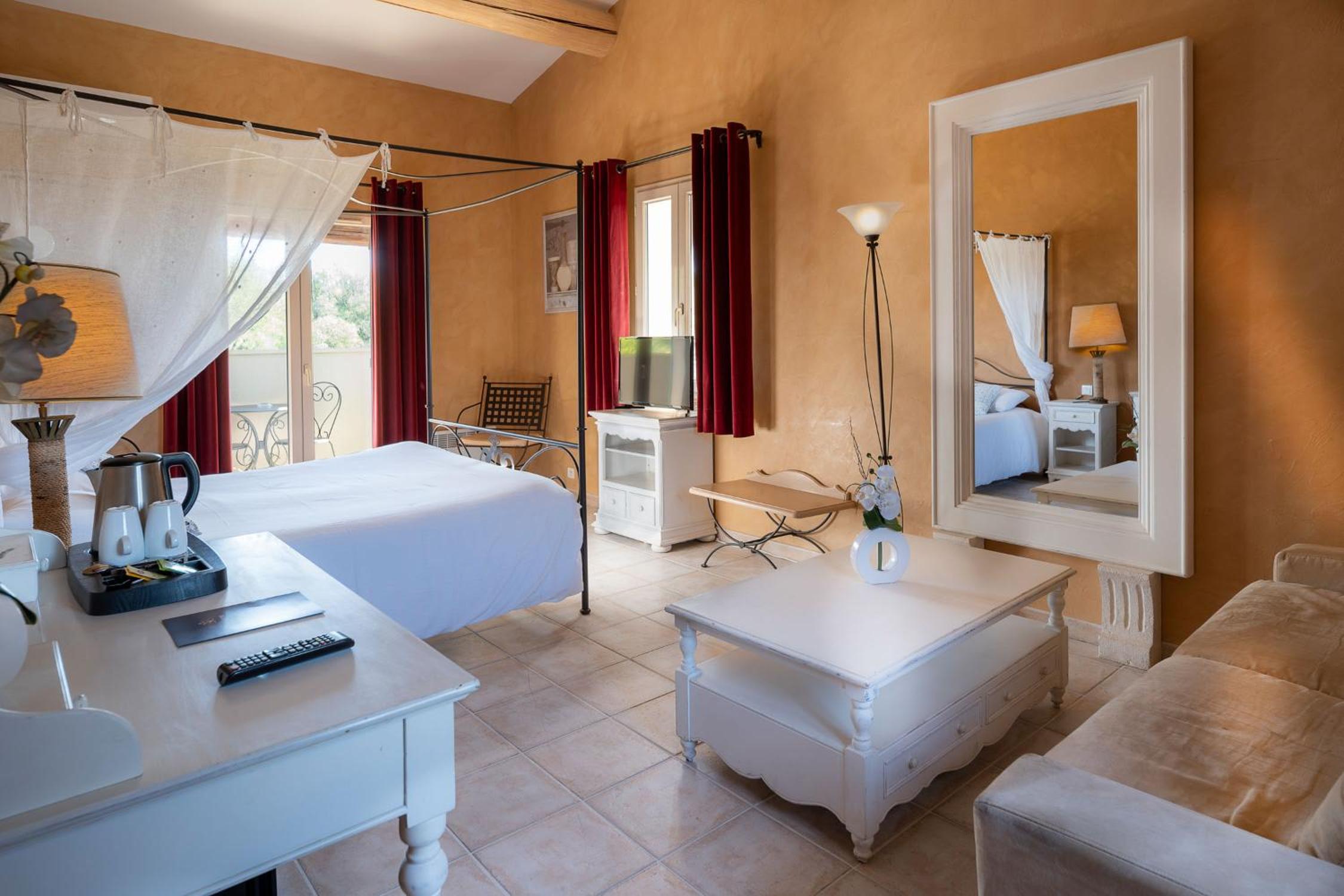 Junior Suite with Garden View - Photo 1
