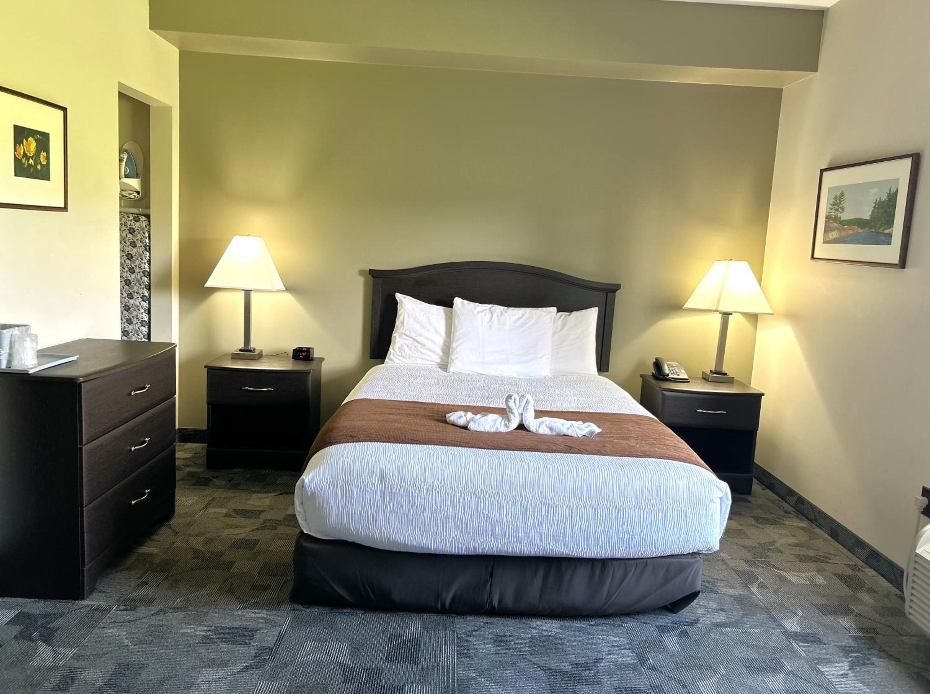Queen Room - Disability Access photo 1