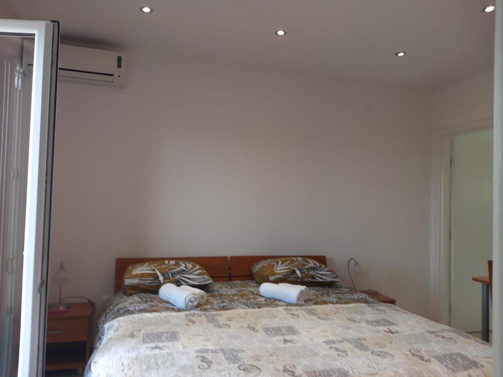 Apartment with Balcony - Photo 11