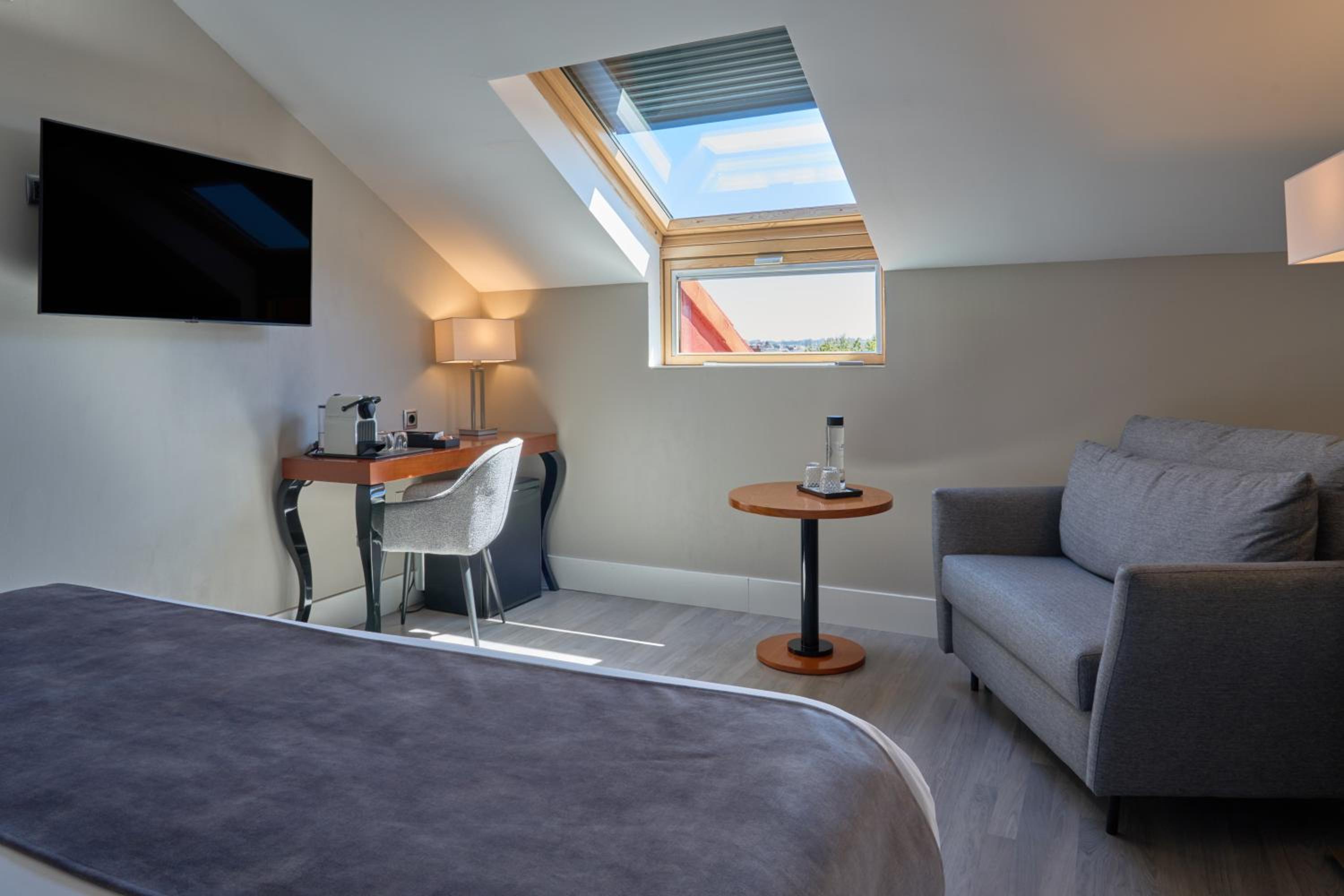 Superior Double or Twin Room - Photo 9