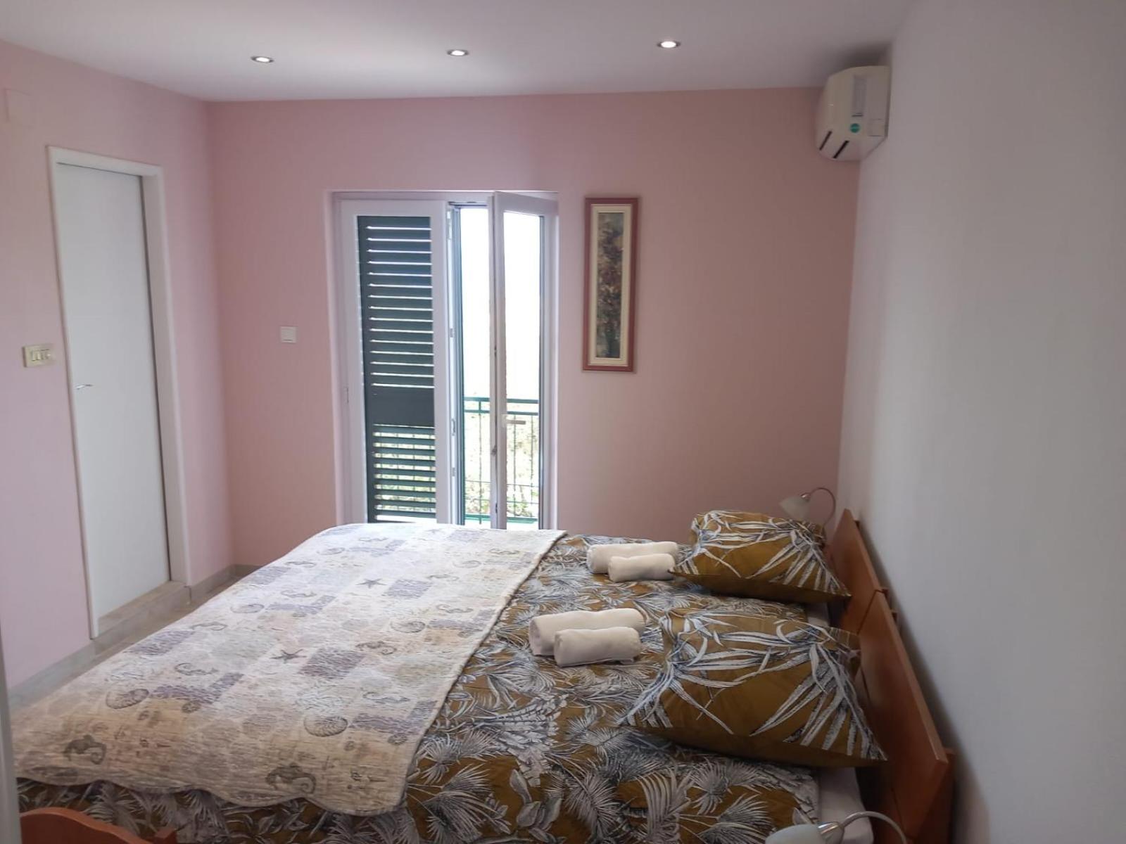 Apartment with Balcony - Photo 12