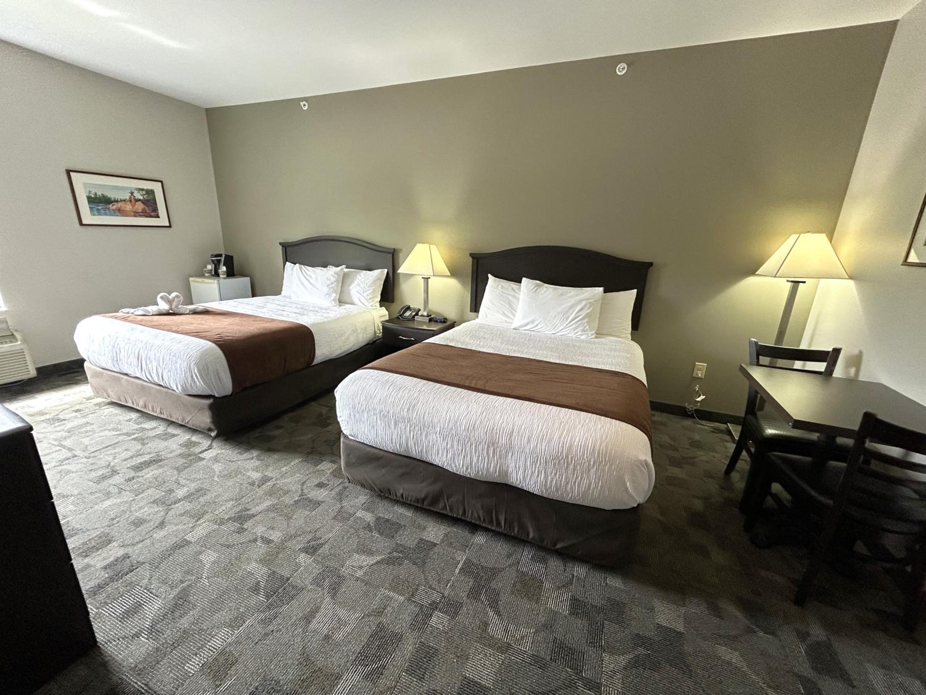 Standard Queen Room with Two Queen Beds photo 2