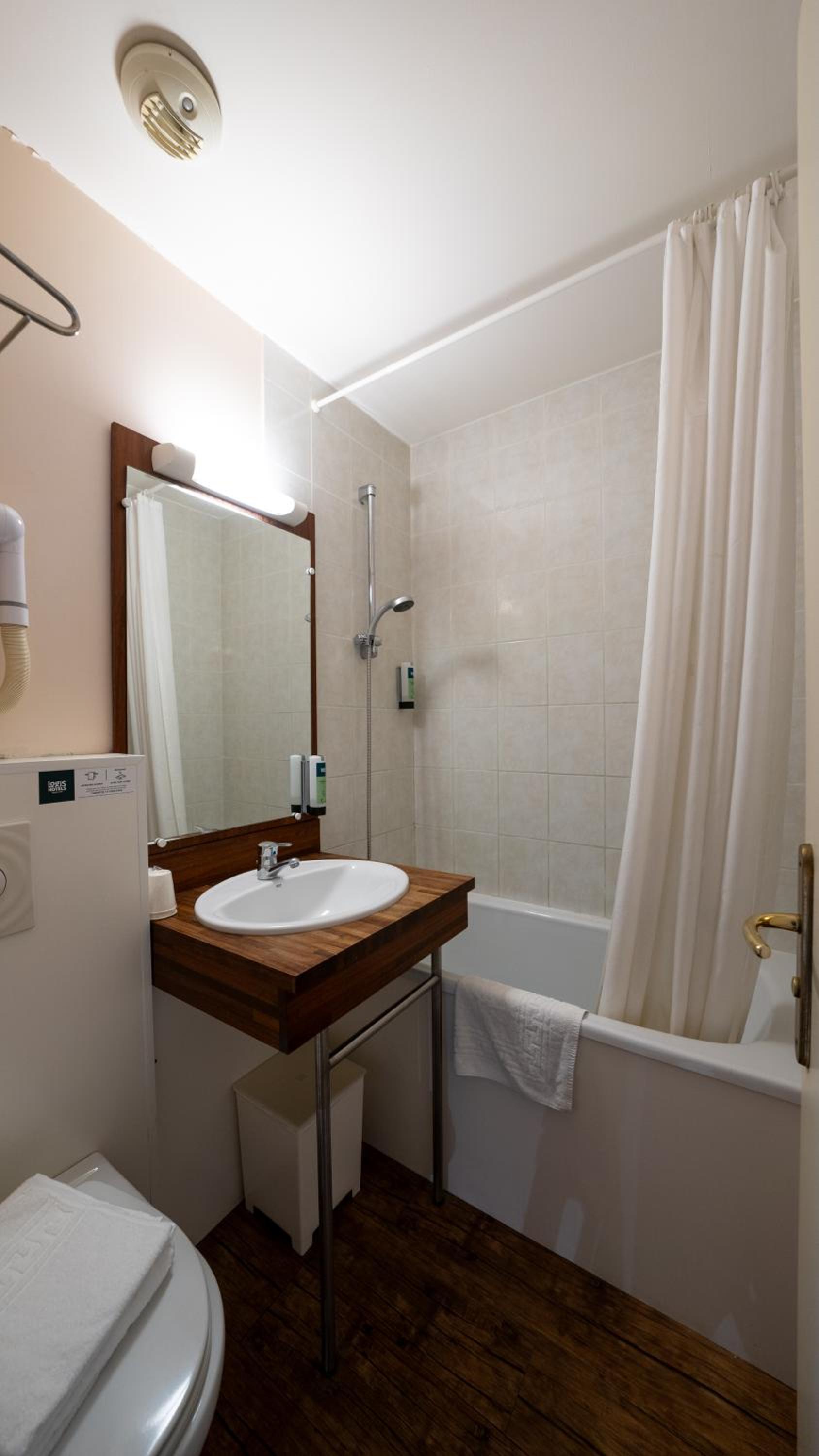 Standard Triple Room - Photo 2