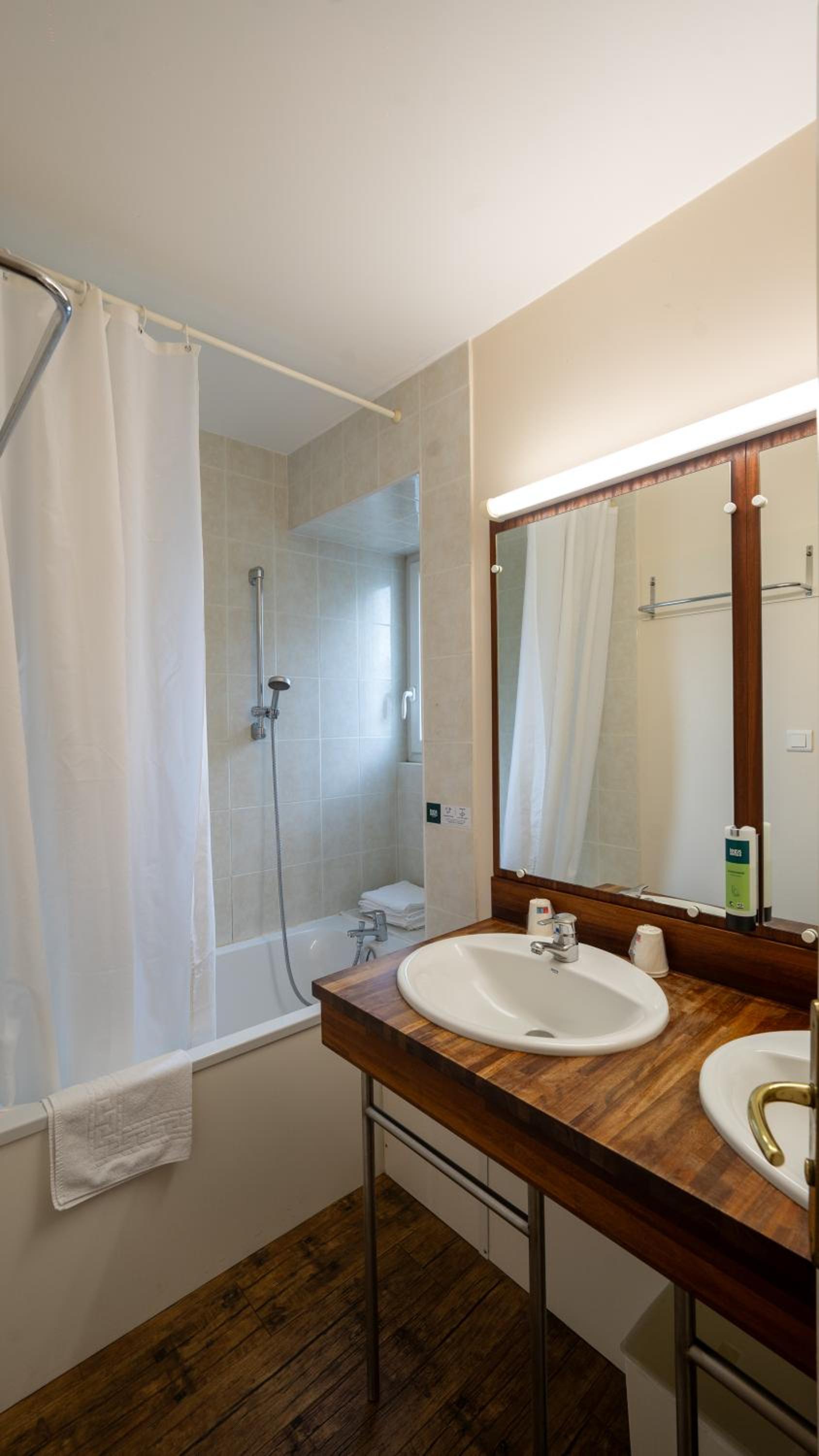 Standard Quadruple Room - Photo 2