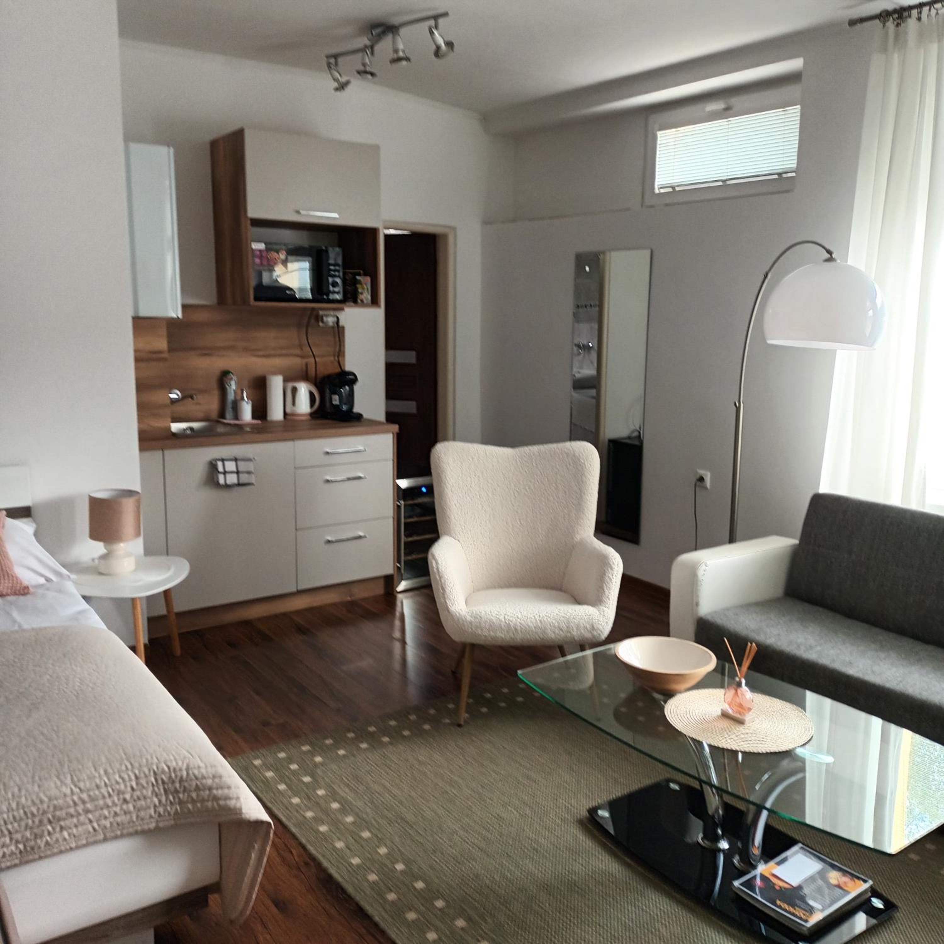 One-Bedroom Apartment photo 1