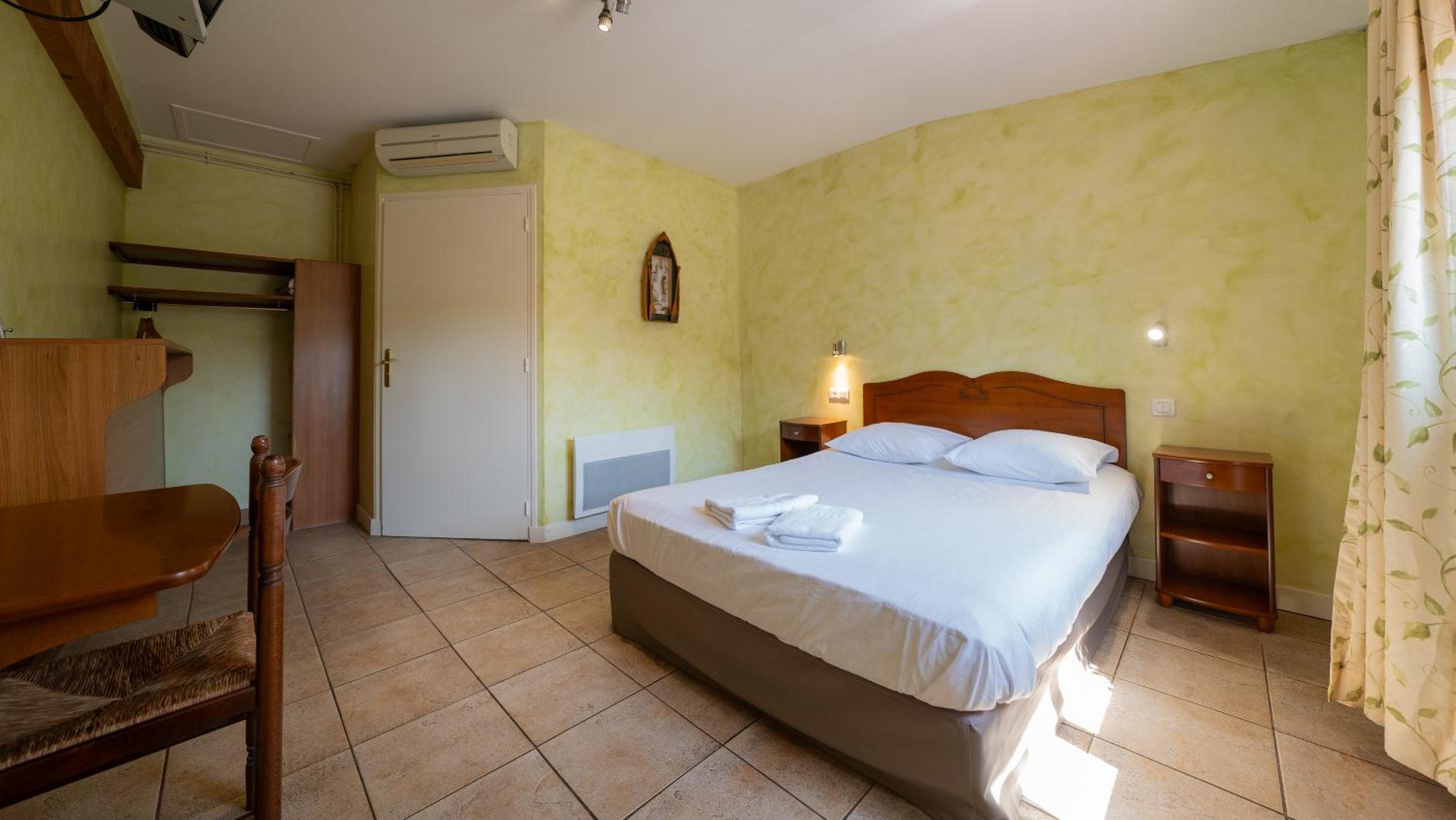 Standard Double Room - Photo 1