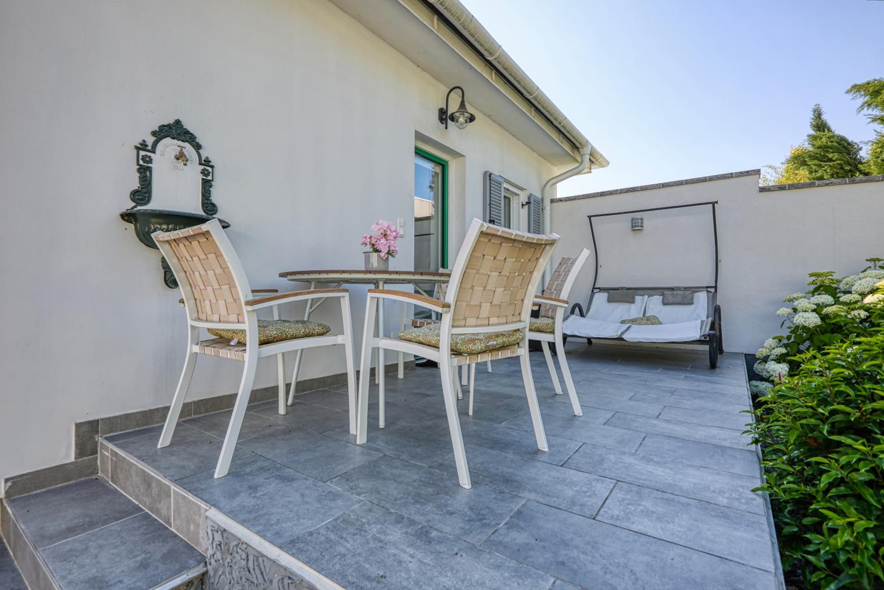Apartment with Terrace - Photo 11