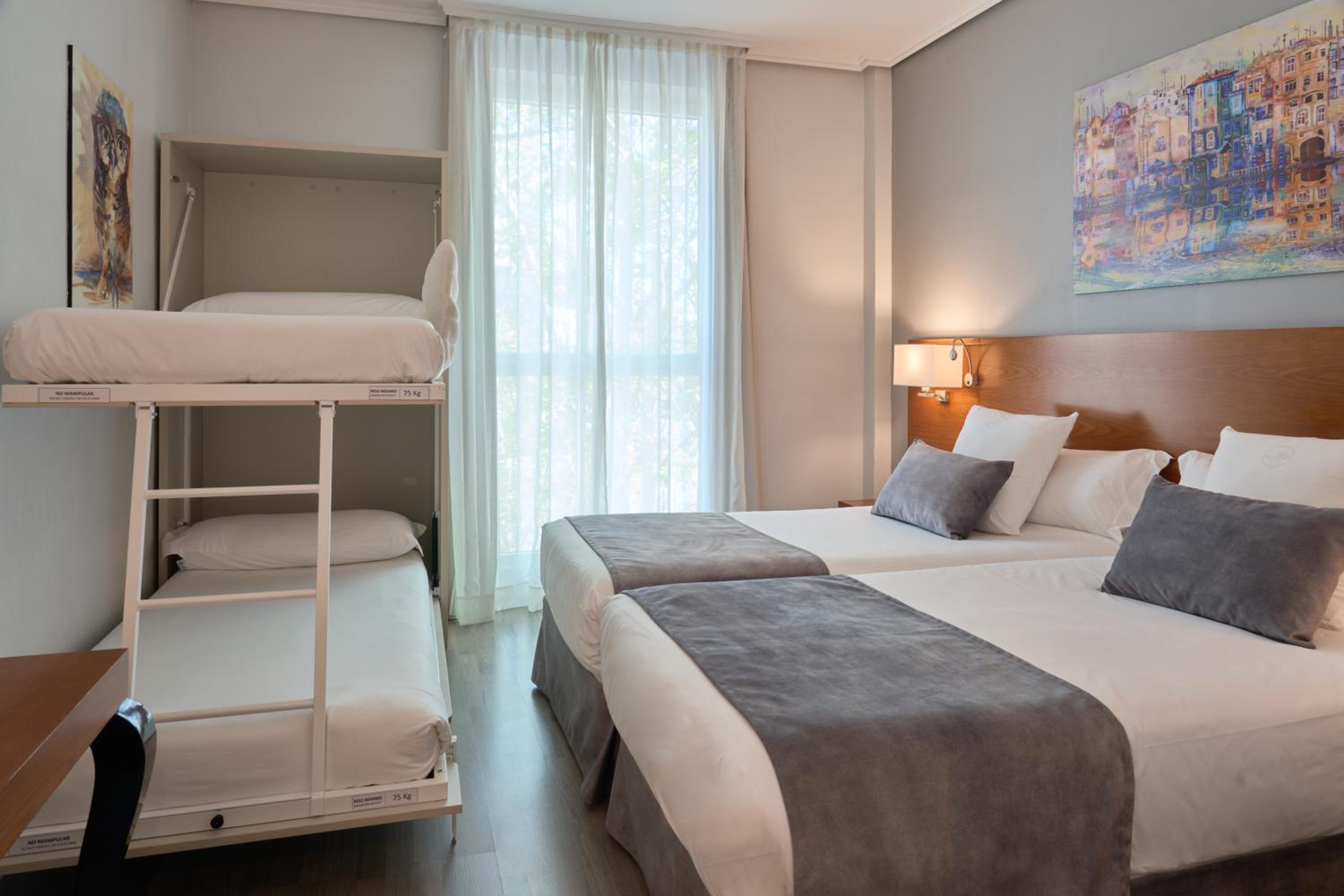 Family Room - Photo 4