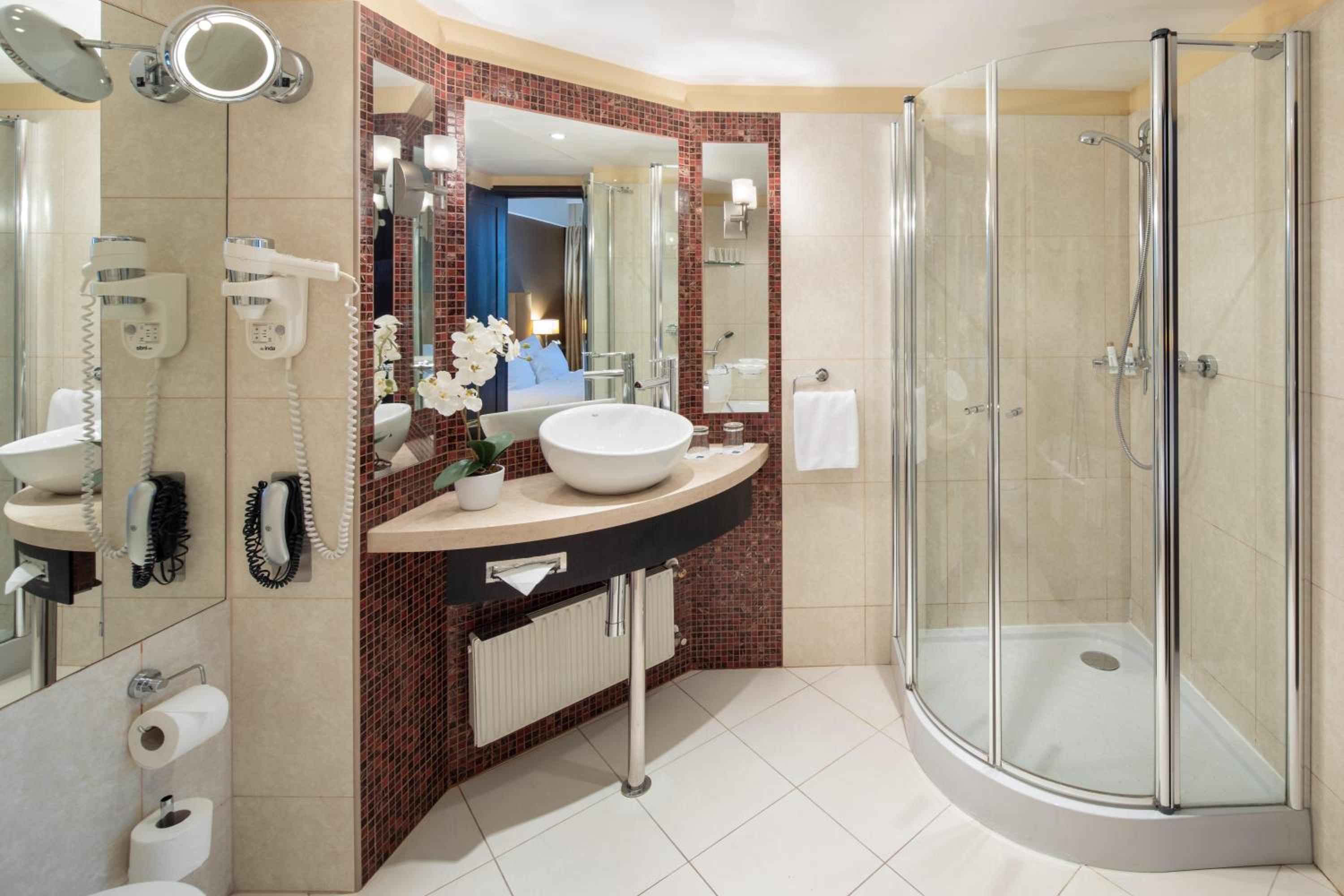 Superior King Suite - Photo 3