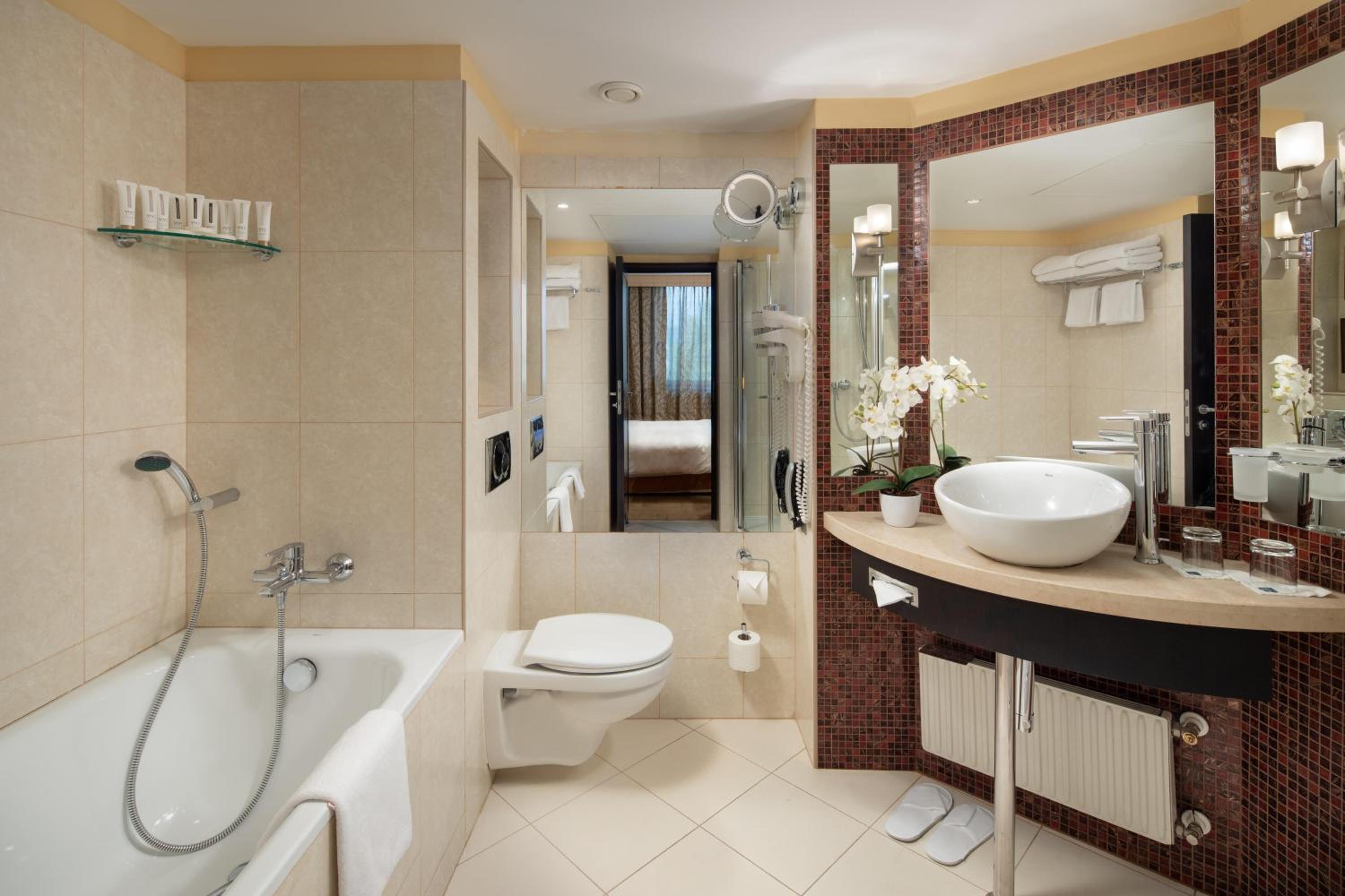 Superior King Suite - Photo 4