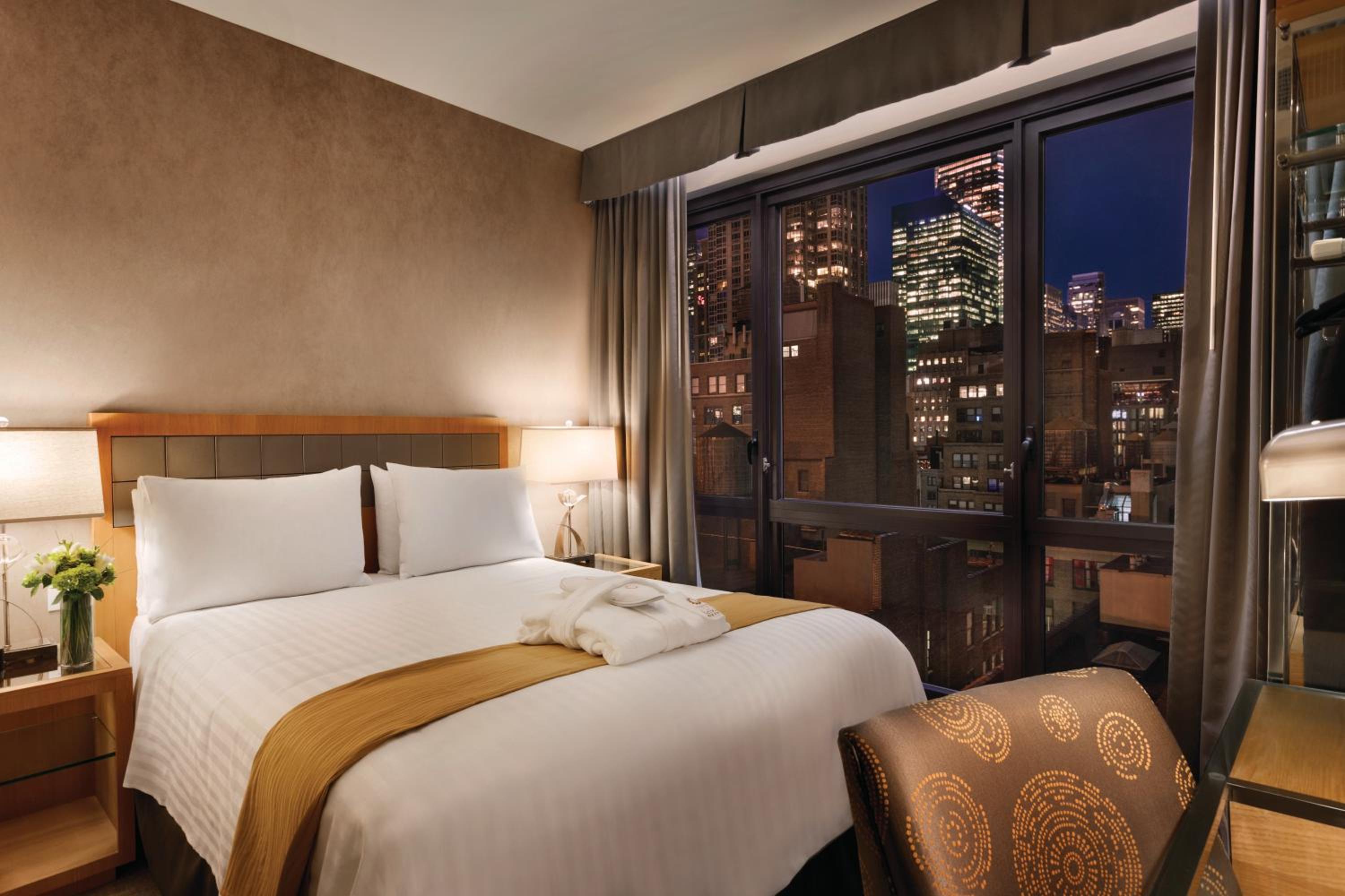 Executive Queen Room with View of the Empire State Building photo 1