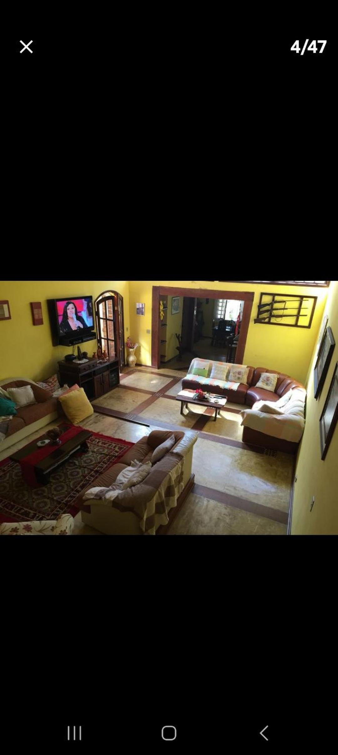 Six-Bedroom House photo 2