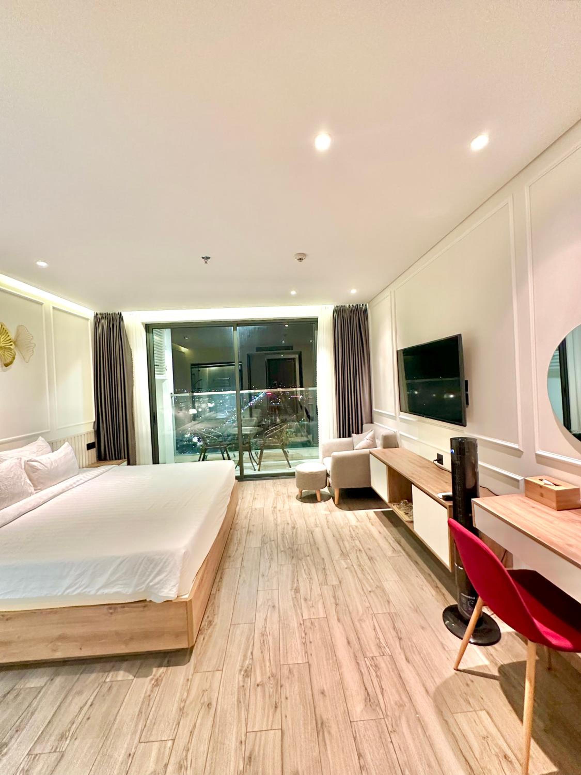 King Room With Balcony photo 2