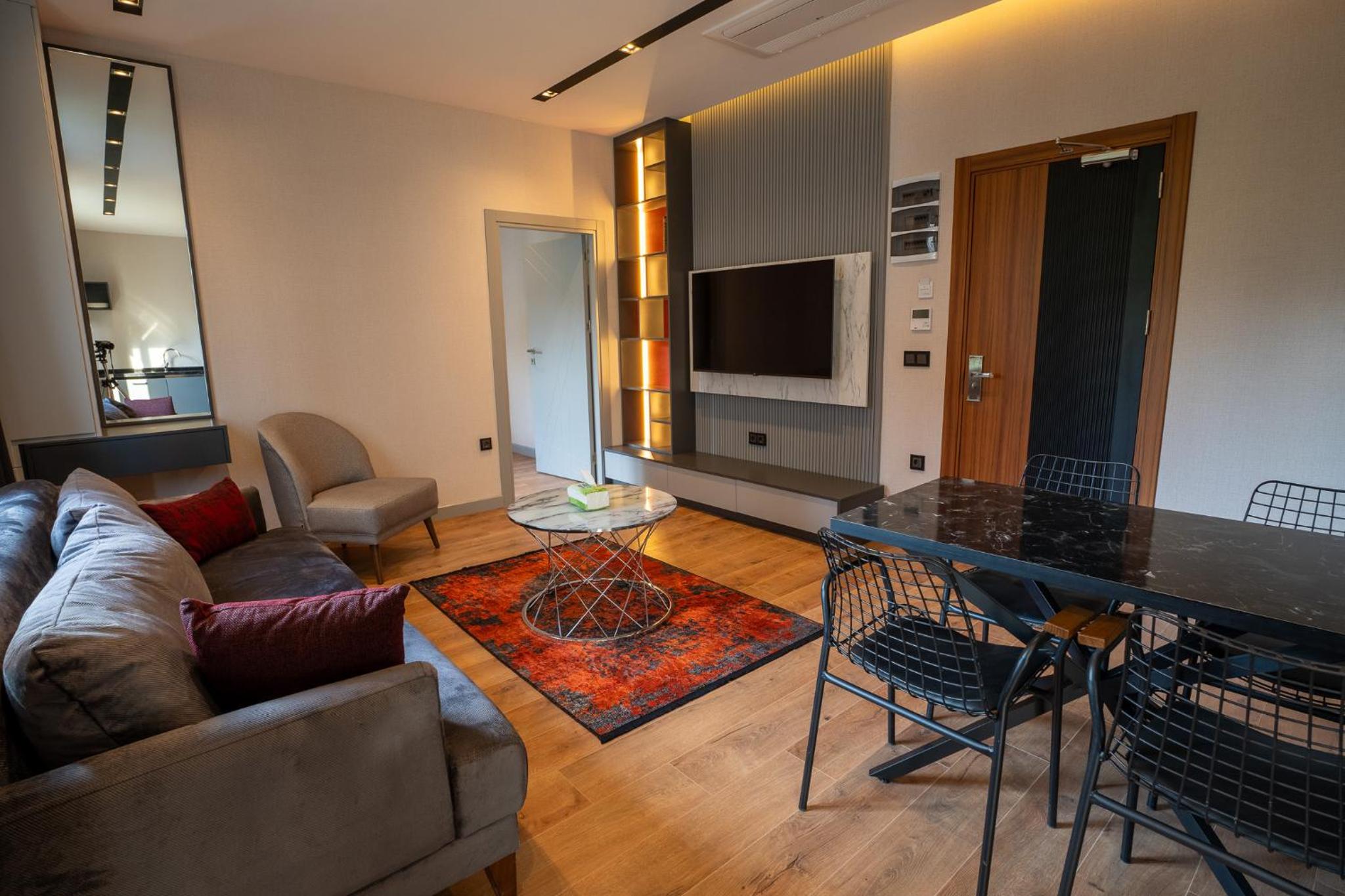 Deluxe One-Bedroom Apartment - Photo 6