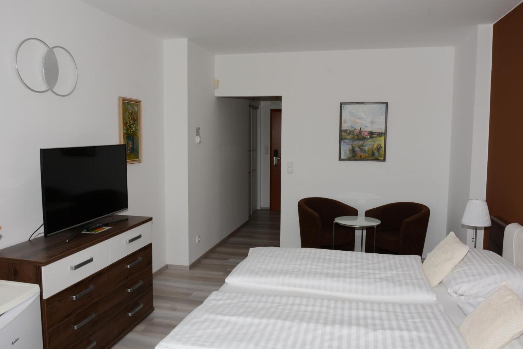 Deluxe Double Room with Extra Bed - Photo 1