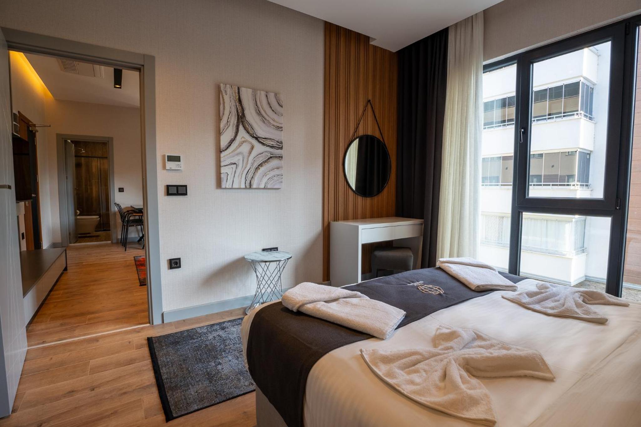 Deluxe One-Bedroom Apartment - Photo 4