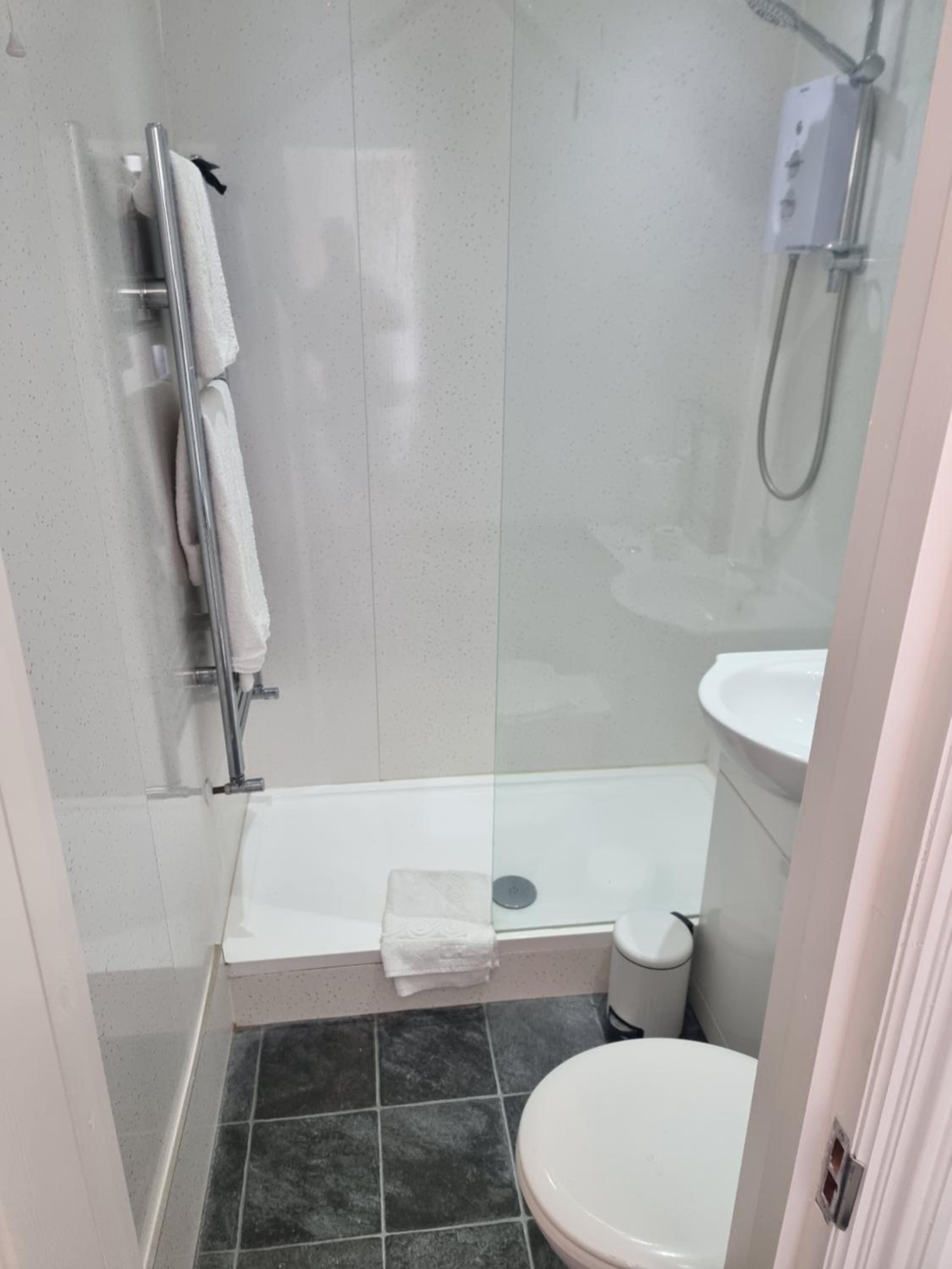 Double Room - Photo 6