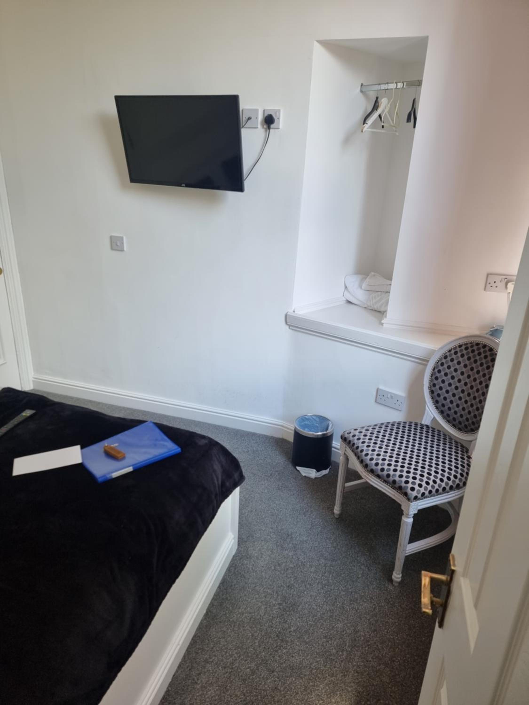 Double Room - Photo 5