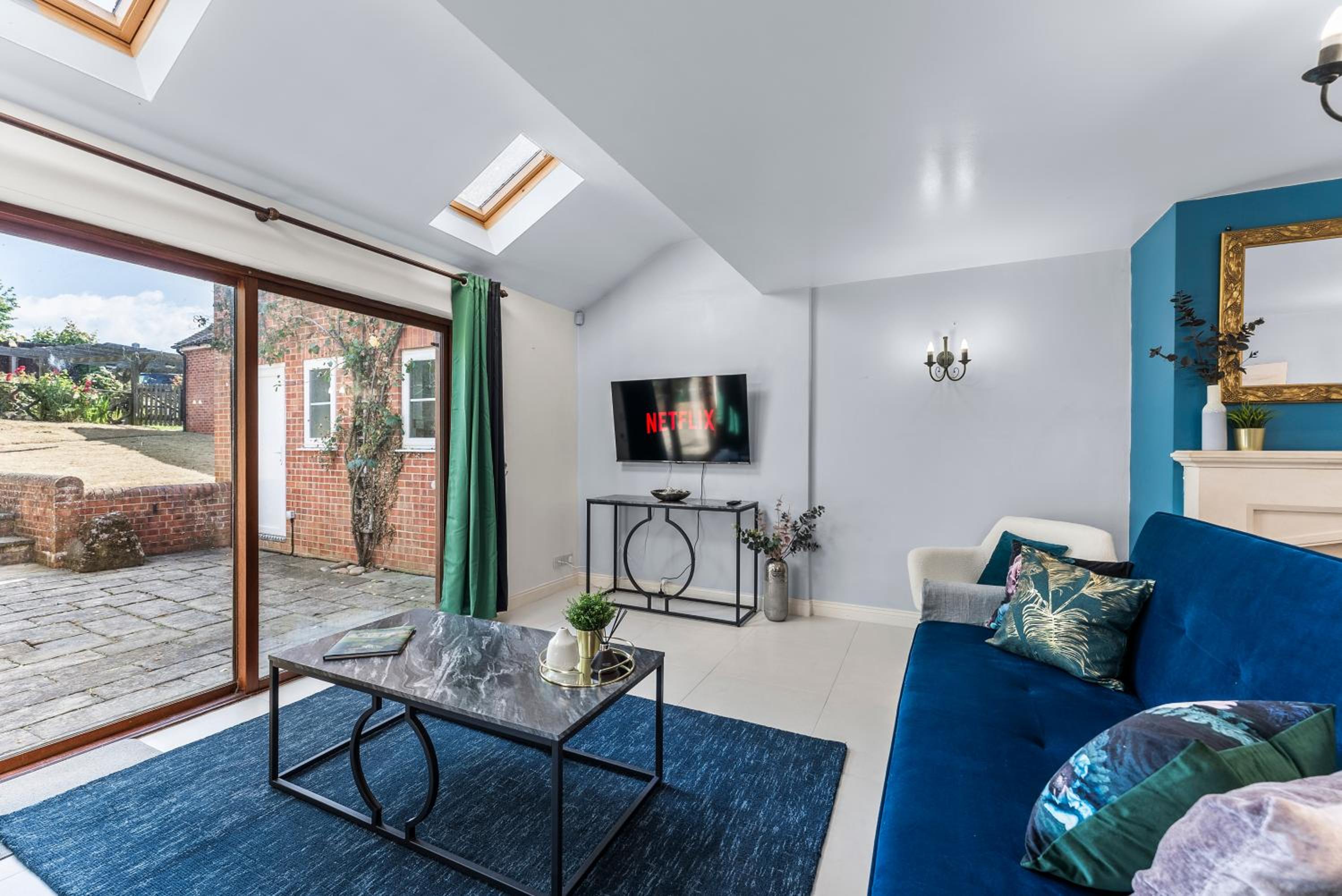 Five-Bedroom House photo 1