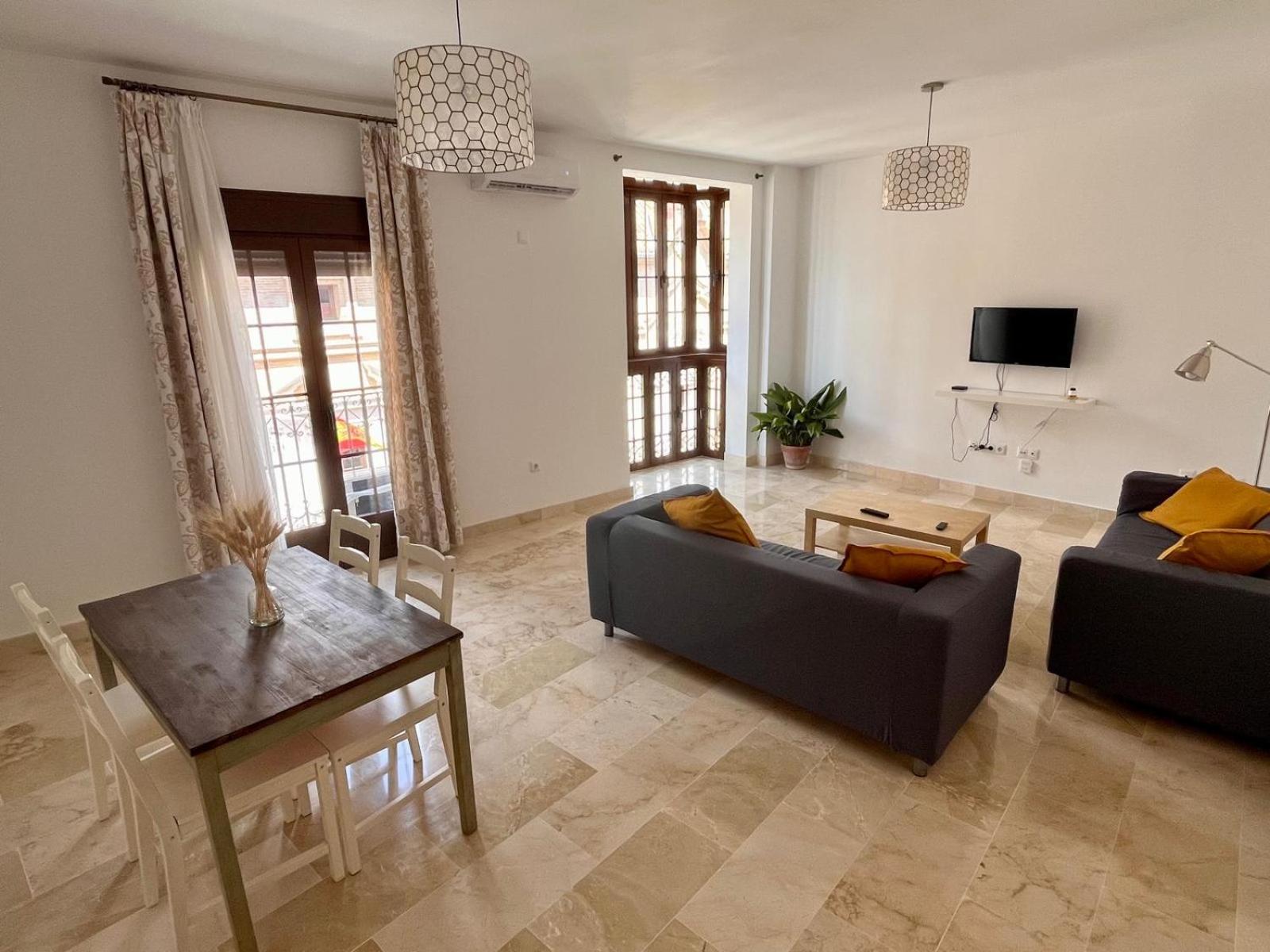 Three-Bedroom Deluxe Apartment photo 2
