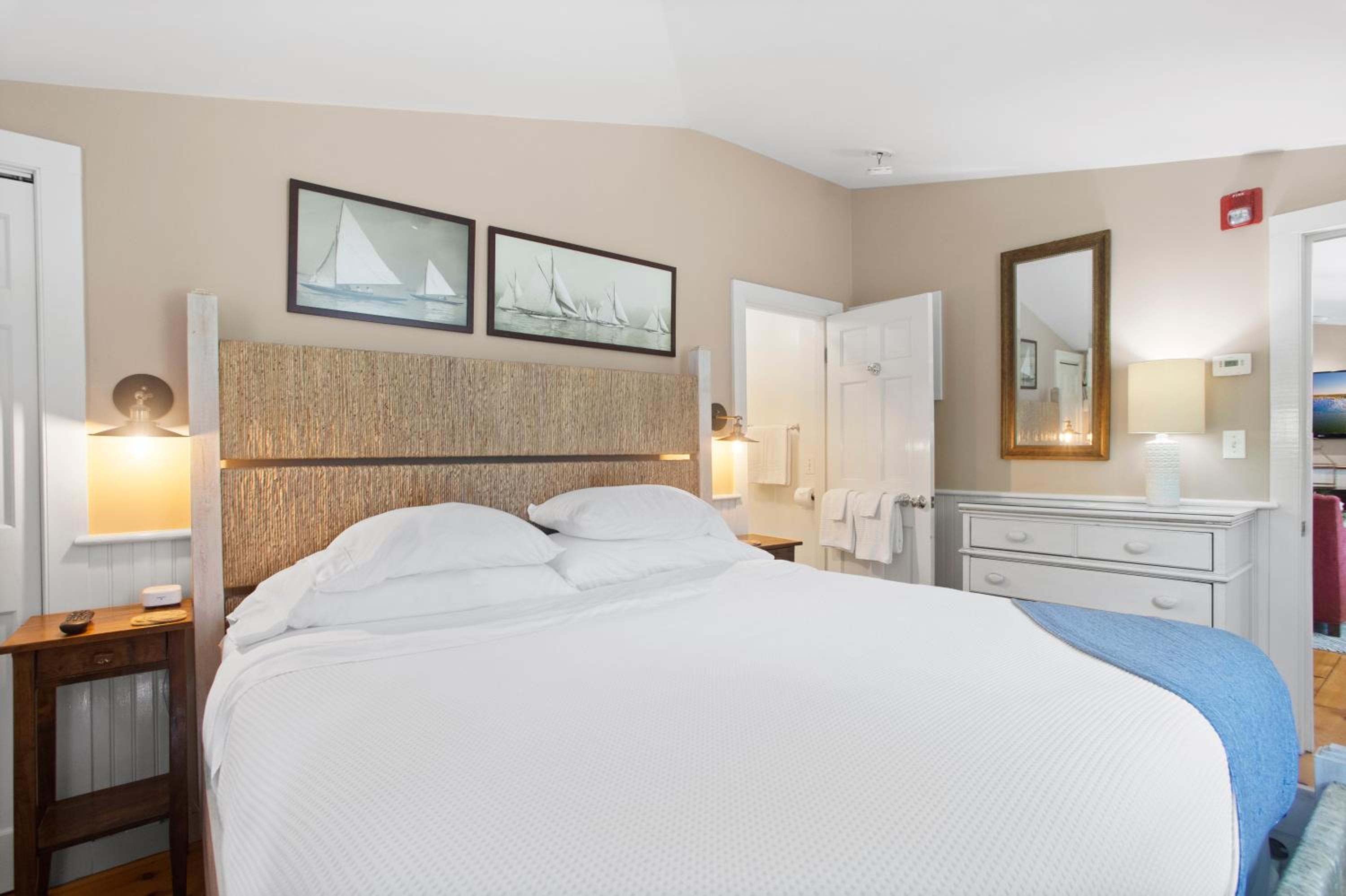 Deluxe King Suite