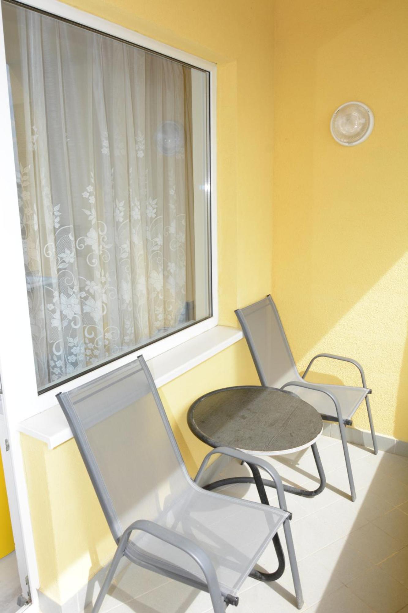 Deluxe Double Room (2 Adults + 1 Child) - Photo 11