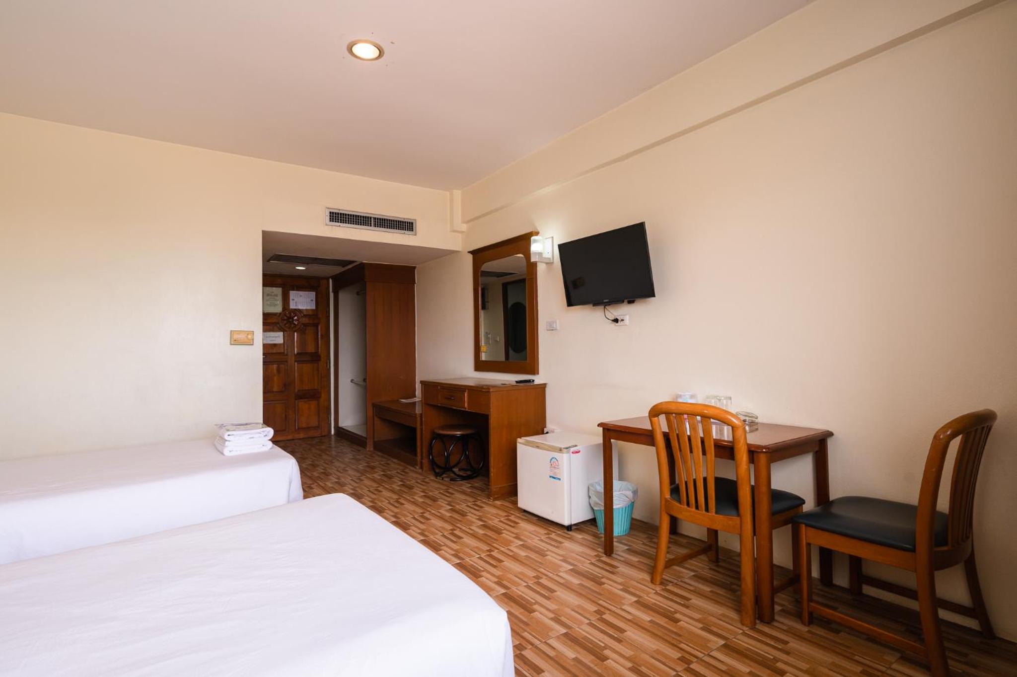 Standard Twin Room - Photo 8