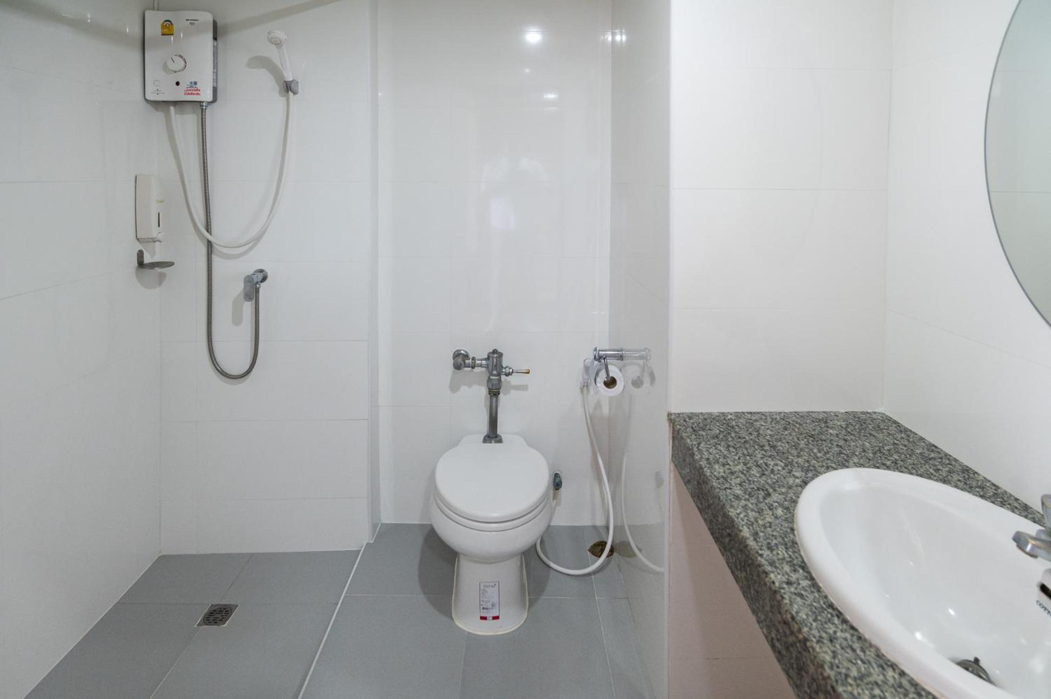 Standard Twin Room - Photo 10
