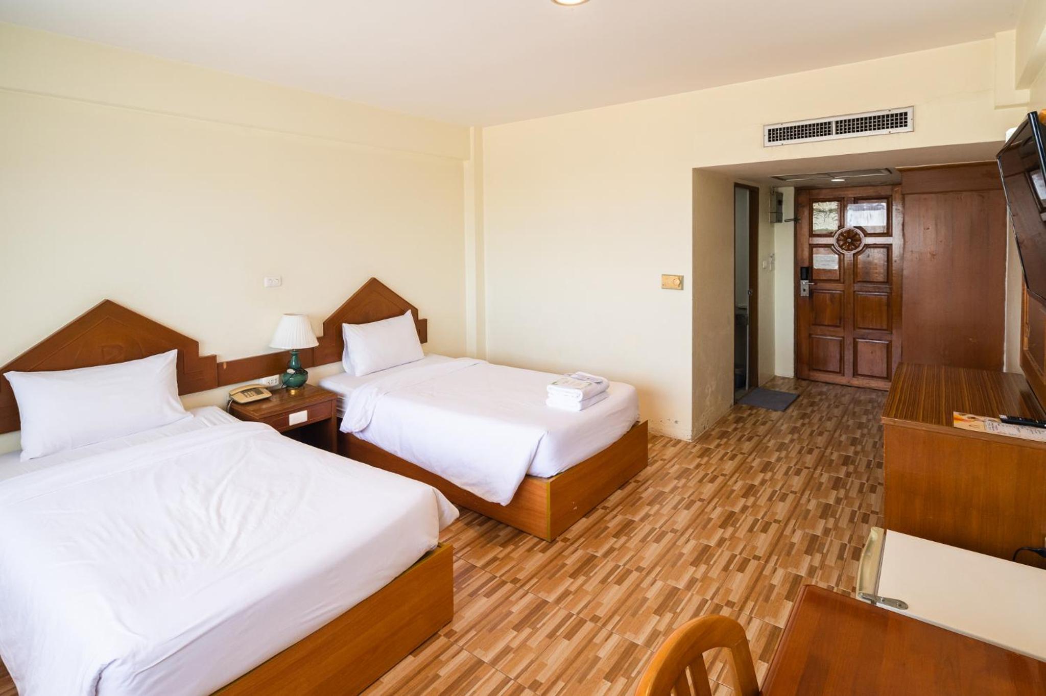 Standard Twin Room - Photo 7